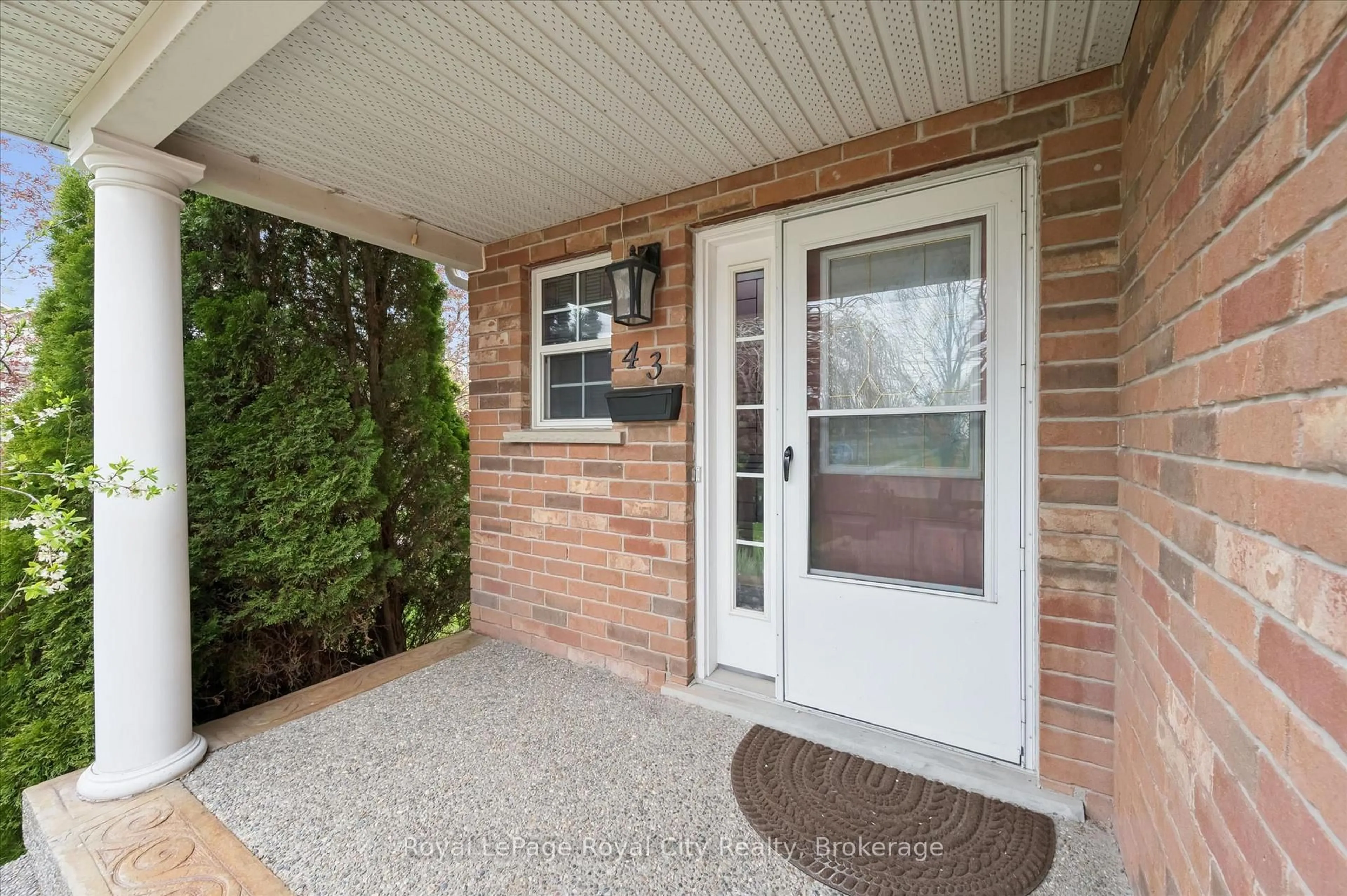 Indoor entryway for 43 Kearney St, Guelph Ontario N1E 7B9