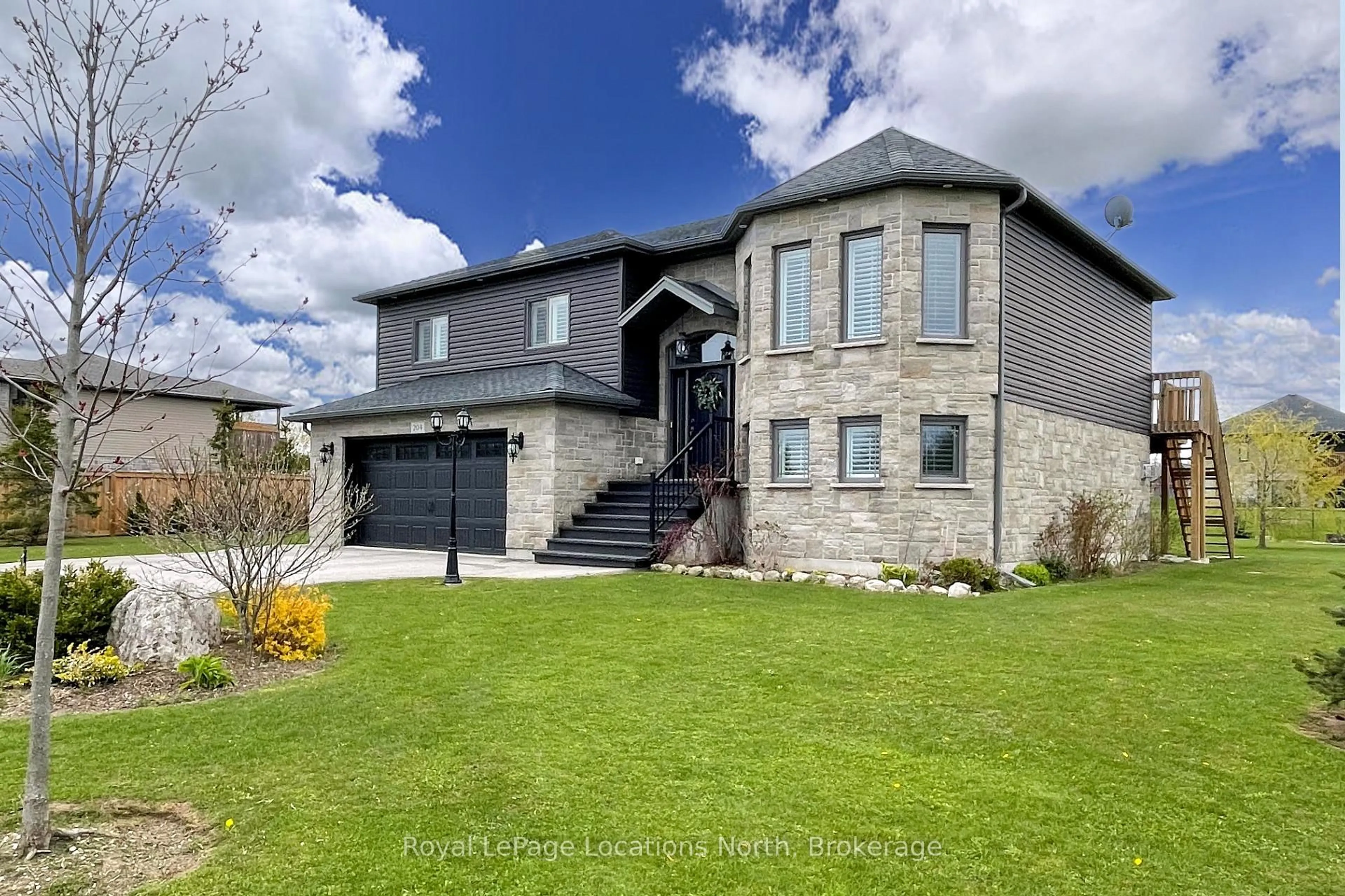 Home with brick exterior material, unknown for 204 Mactay Dr, Chatsworth Ontario N0G 1H0