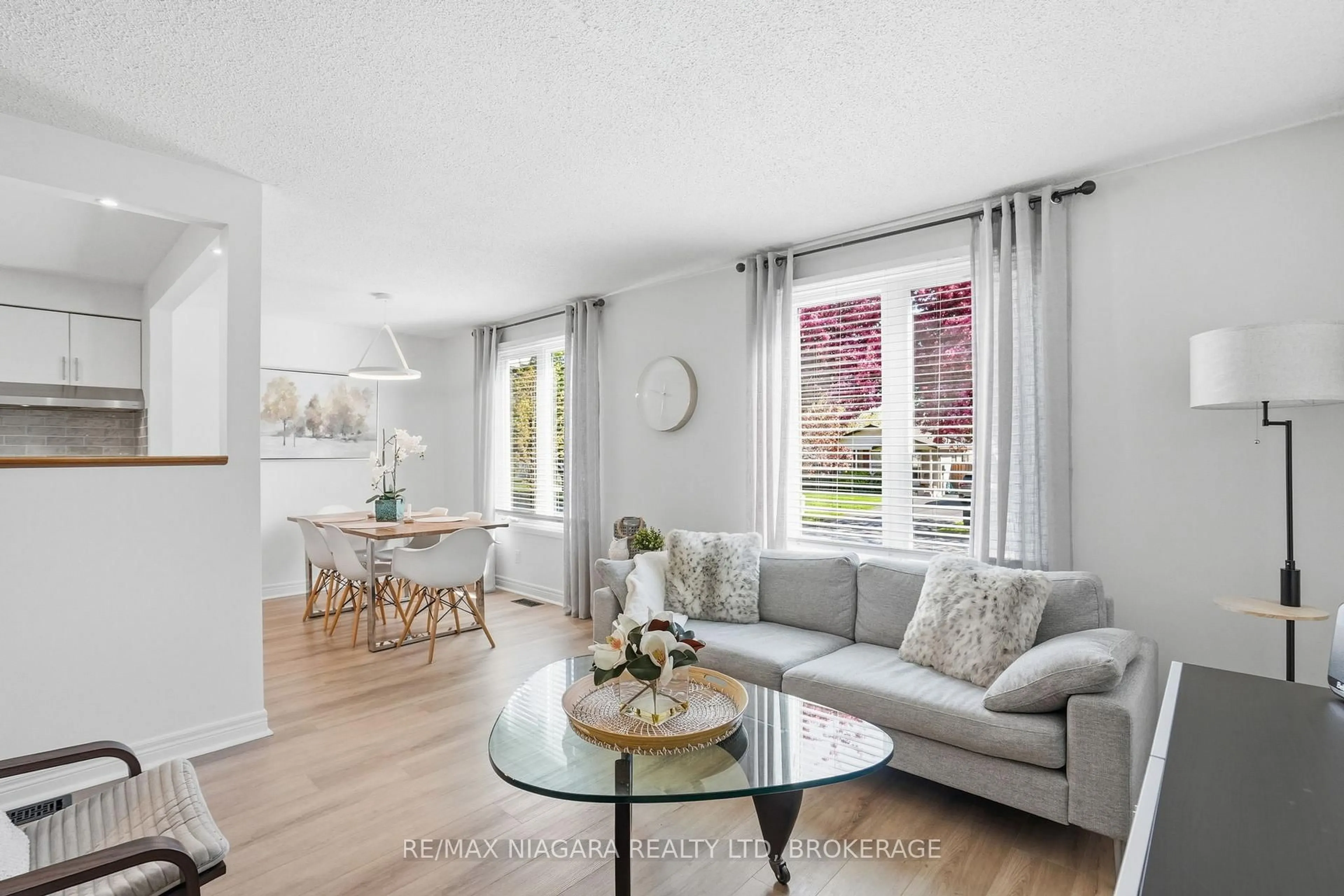 Living room with furniture, unknown for 129 Elma St, St. Catharines Ontario L2N 6A1