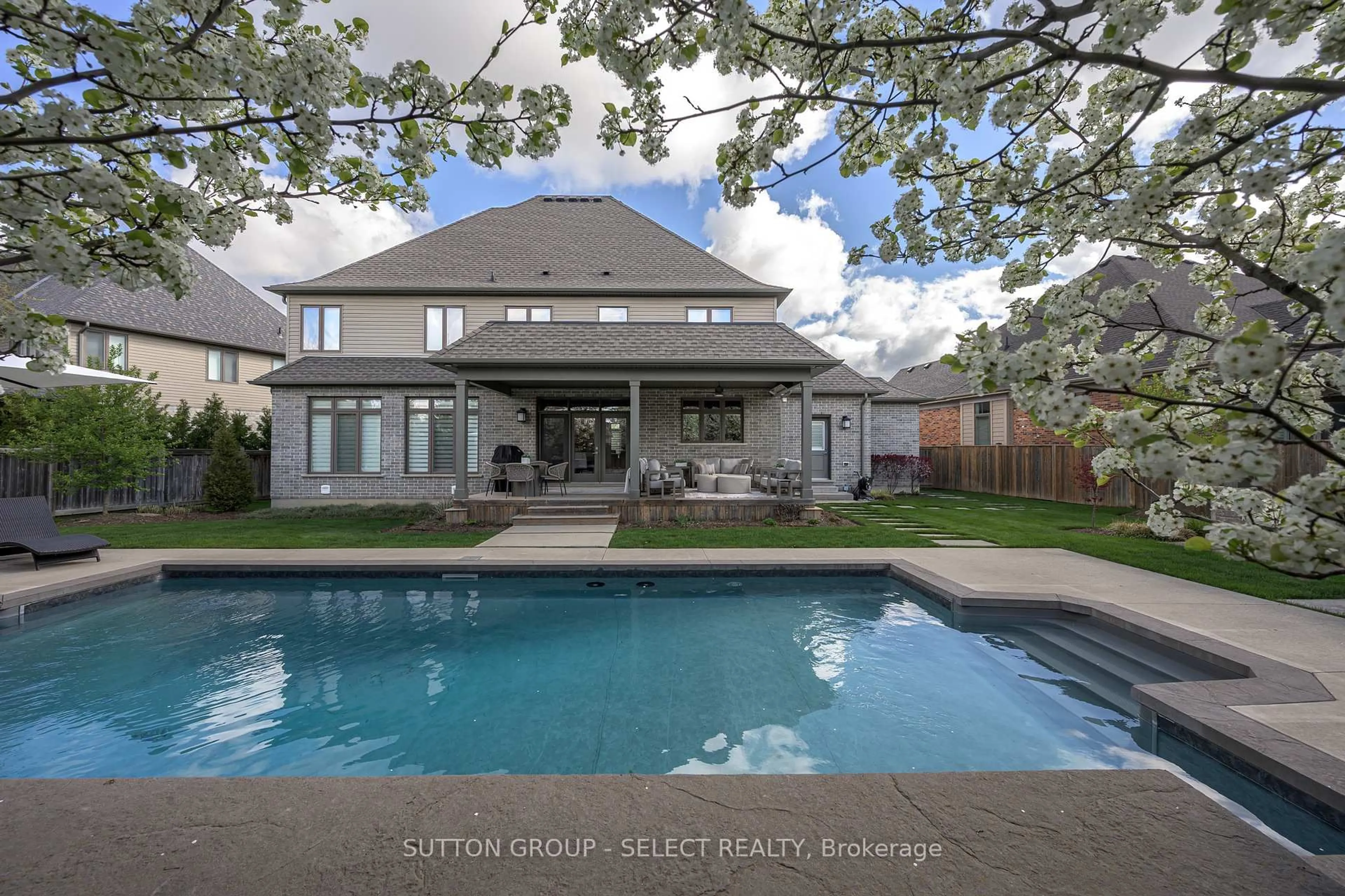 Unknown for 430 Bradwell Chse, London North Ontario N6G 0P7
