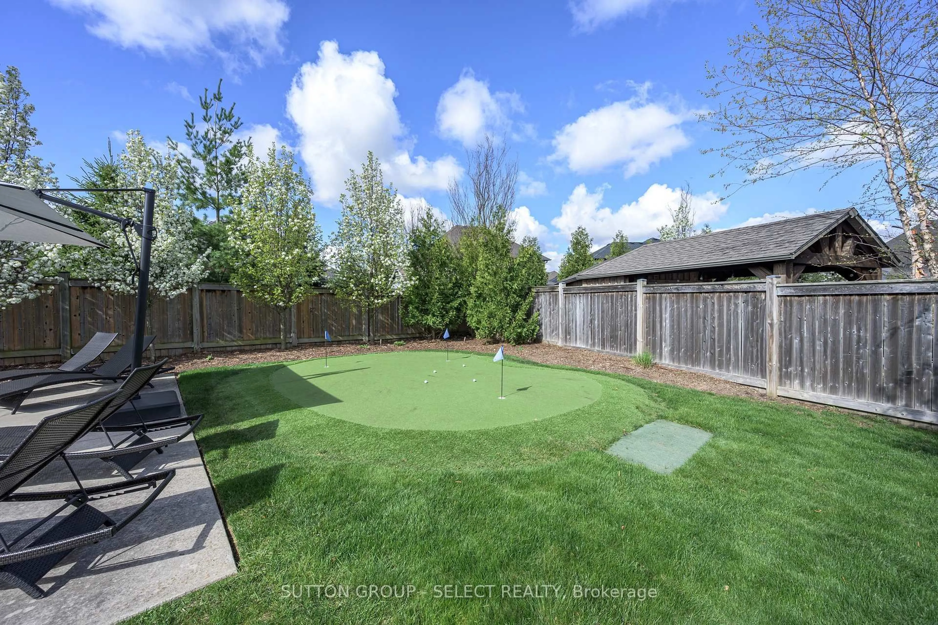 A pic from outside/outdoor area/front of a property/back of a property/a pic from drone, street for 430 Bradwell Chse, London North Ontario N6G 0P7