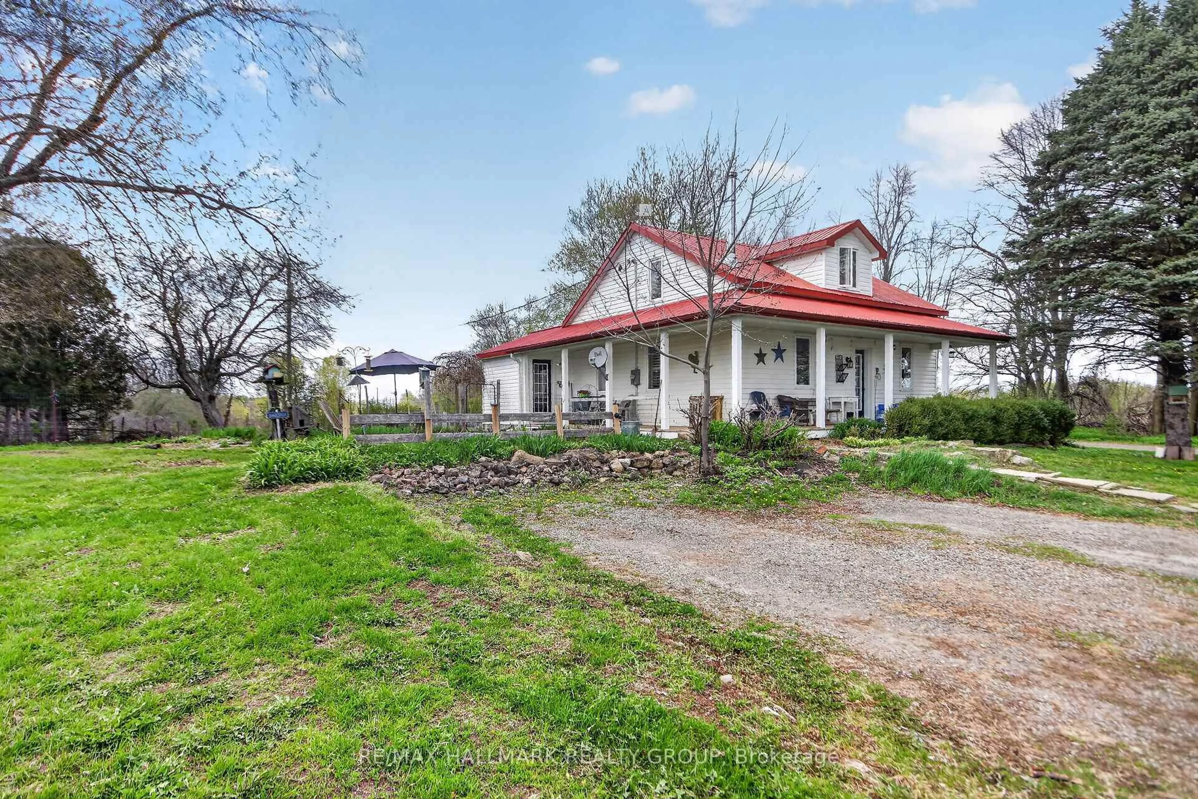 A pic from outside/outdoor area/front of a property/back of a property/a pic from drone, building for 11454 Levere Rd, North Dundas Ontario K0E 1S0