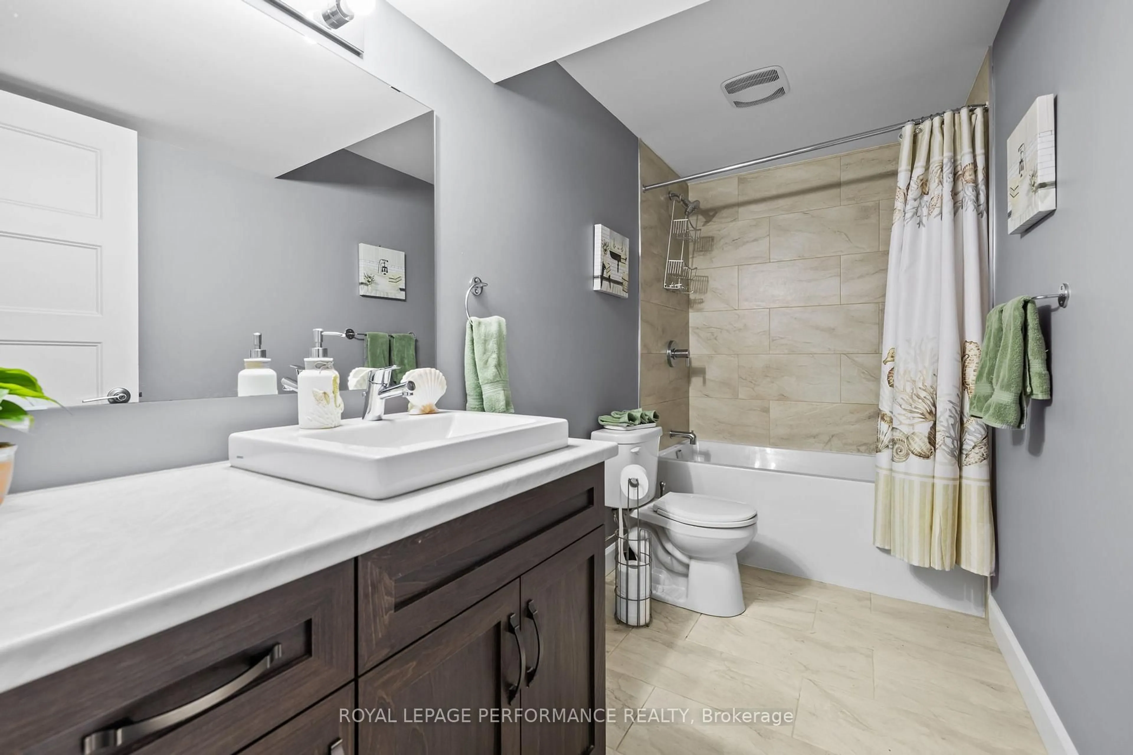 Contemporary bathroom, ceramic/tile floor for 336 Moisson St, Russell Ontario K0A 1W0