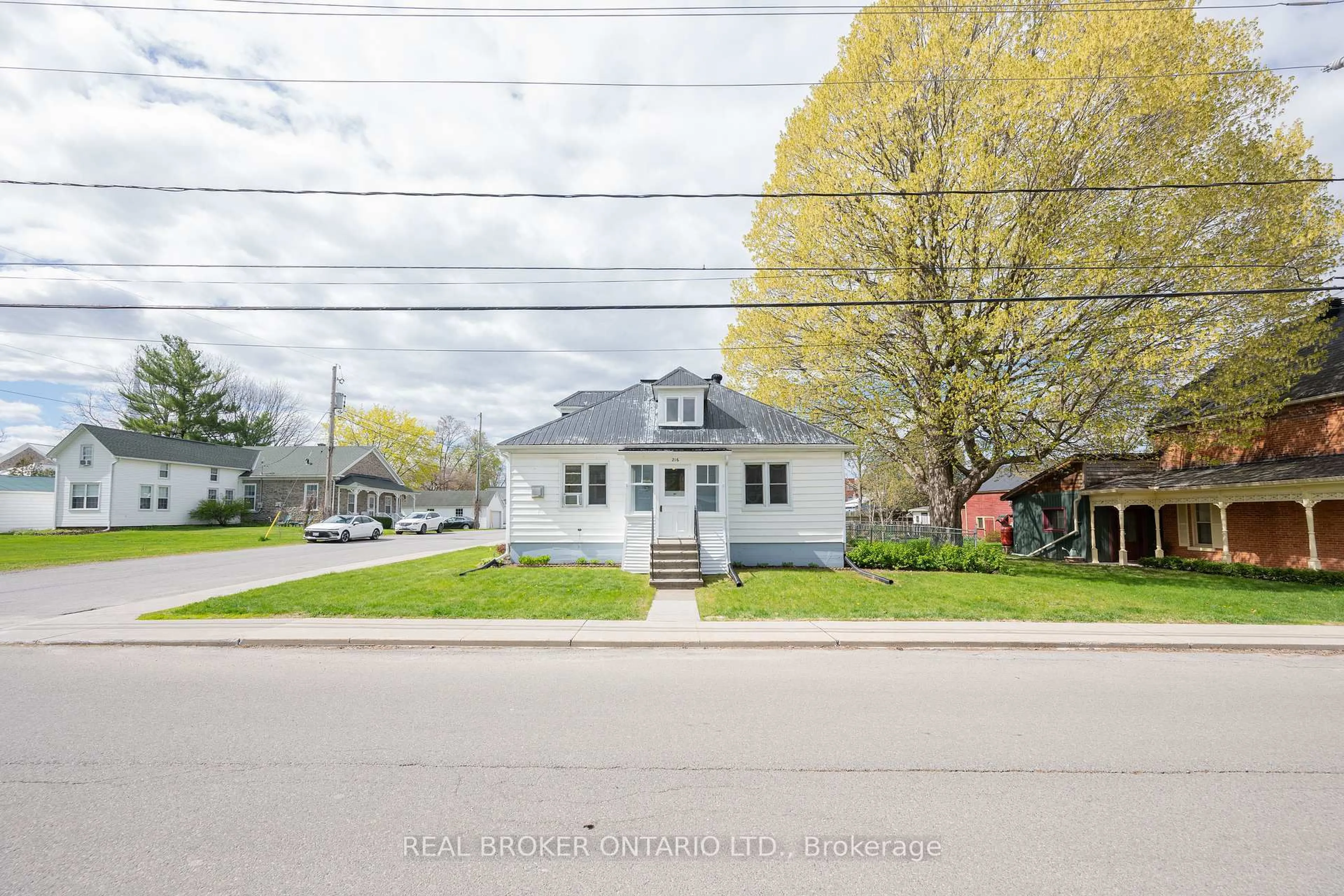 A pic from outside/outdoor area/front of a property/back of a property/a pic from drone, street for 216 Thomas St, North Grenville Ontario K0G 1J0