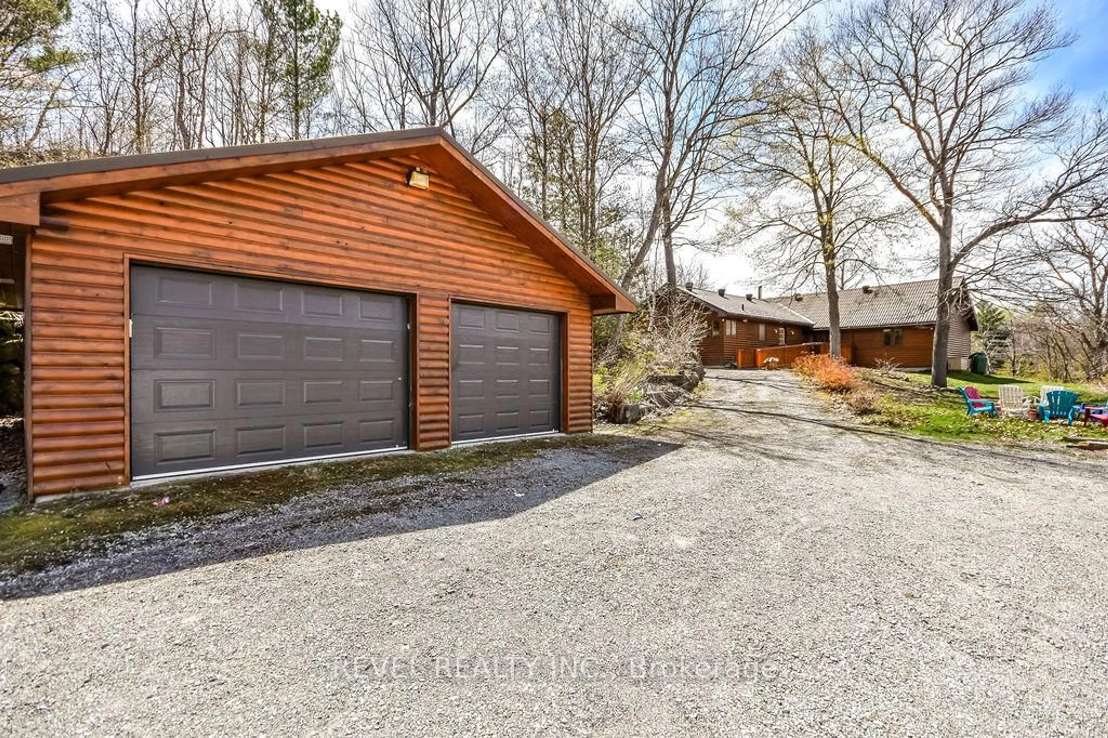 Indoor garage for 180 Lake Rd, Georgian Bay Ontario L0K 1S0