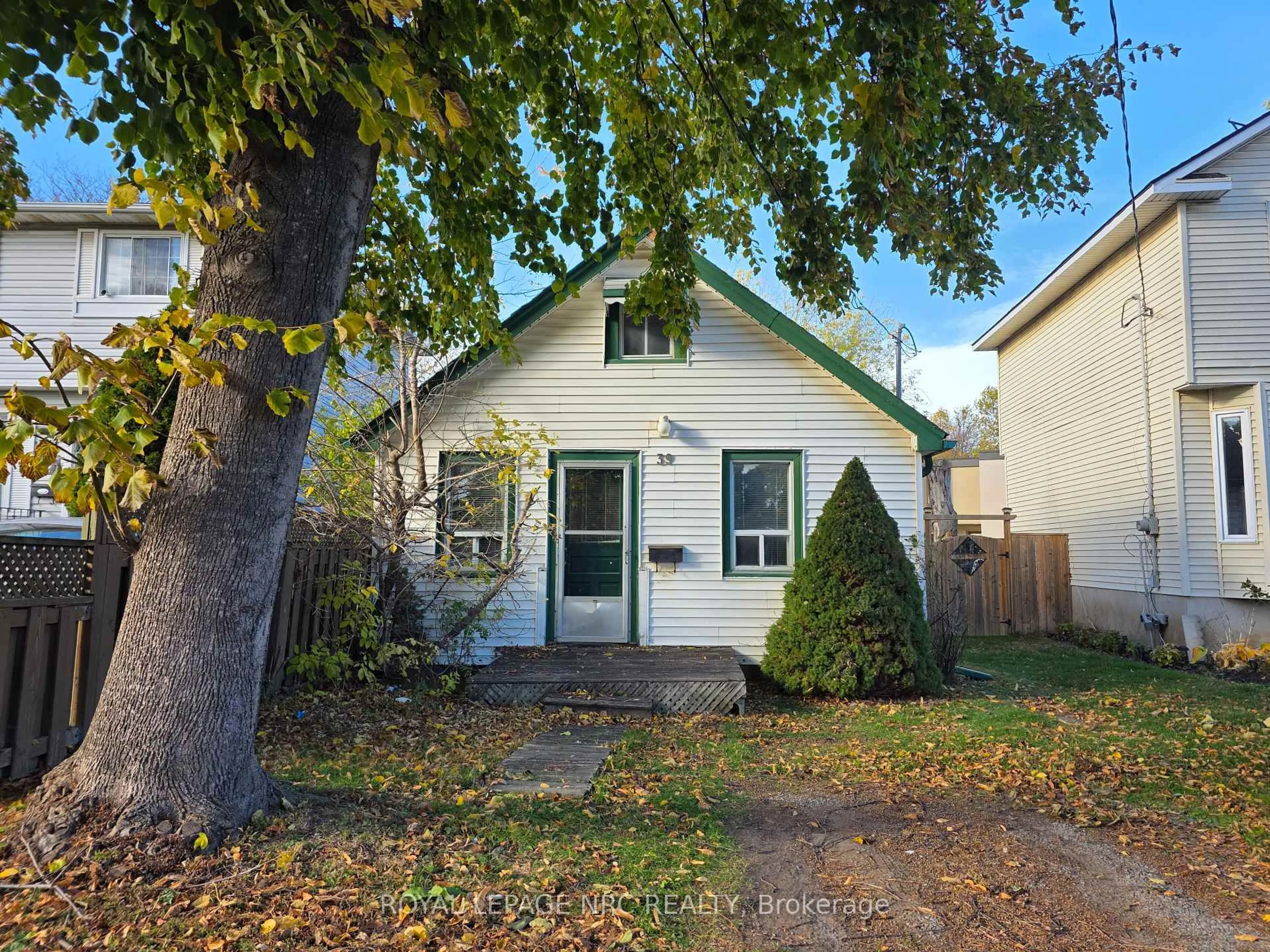 Unknown for 39 Manchester Ave, St. Catharines Ontario L2R 1N9