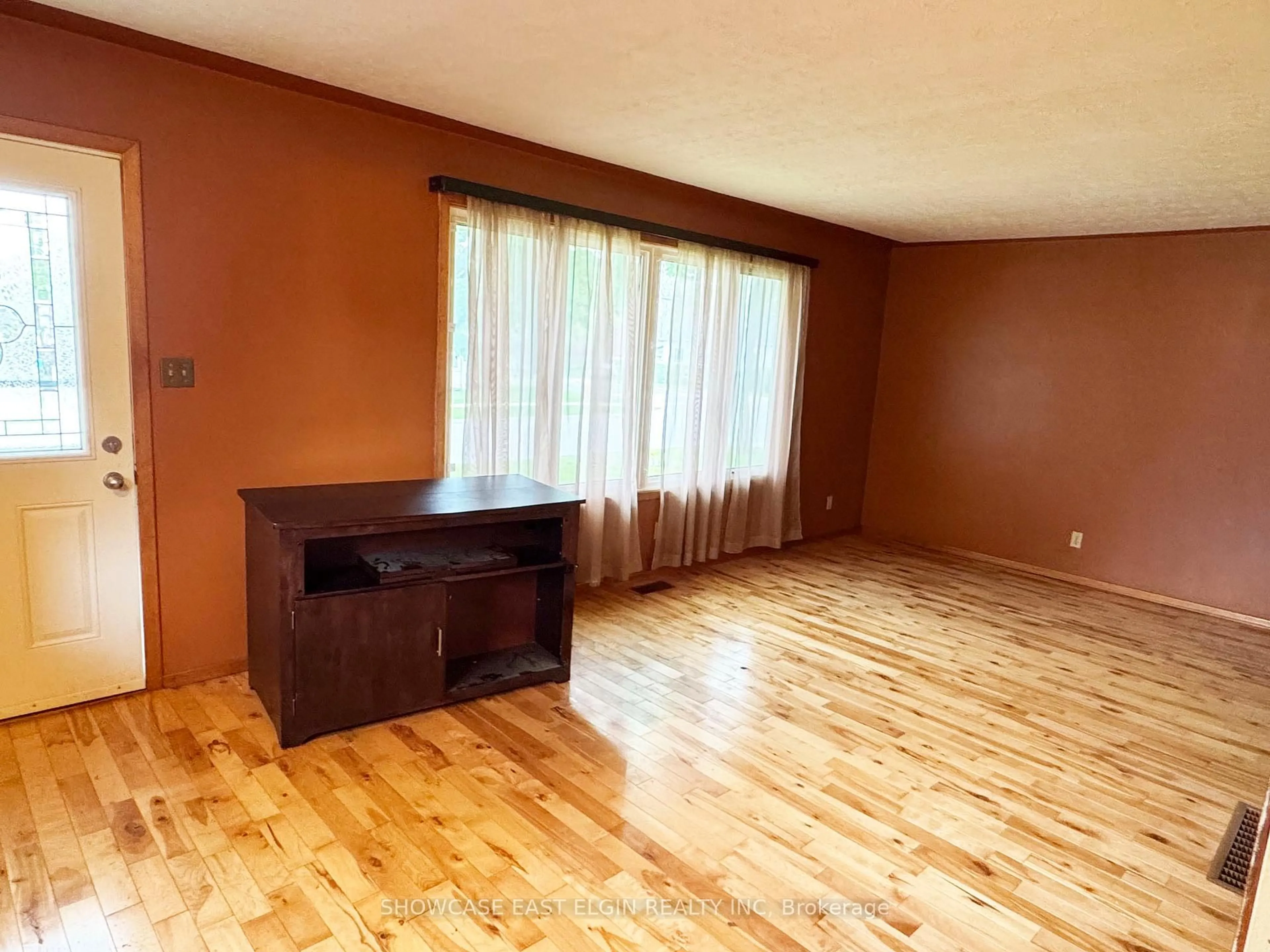 A pic of a room for 21 Clarence St, Aylmer Ontario N5H 1T6