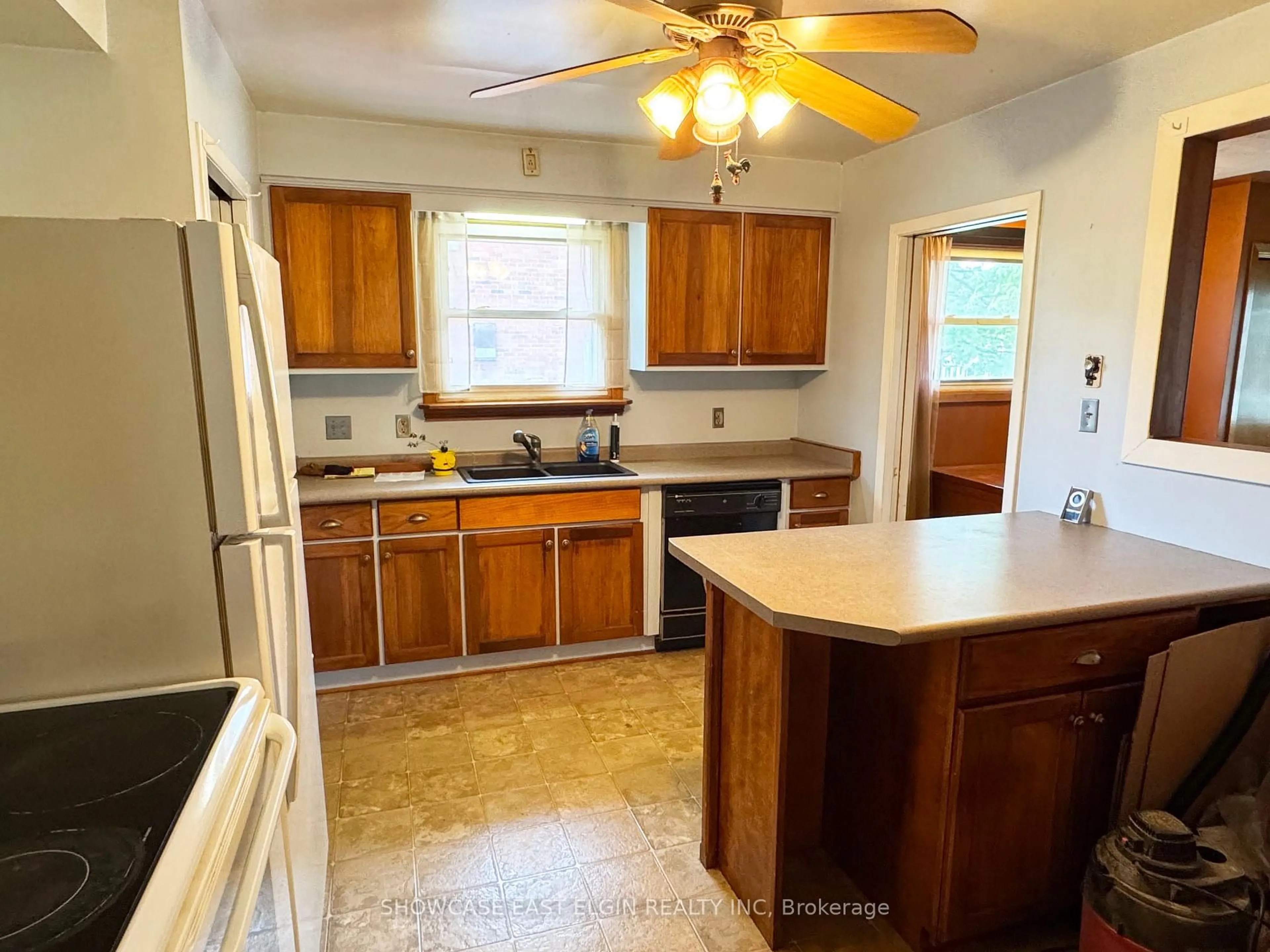 Standard kitchen, unknown for 21 Clarence St, Aylmer Ontario N5H 1T6