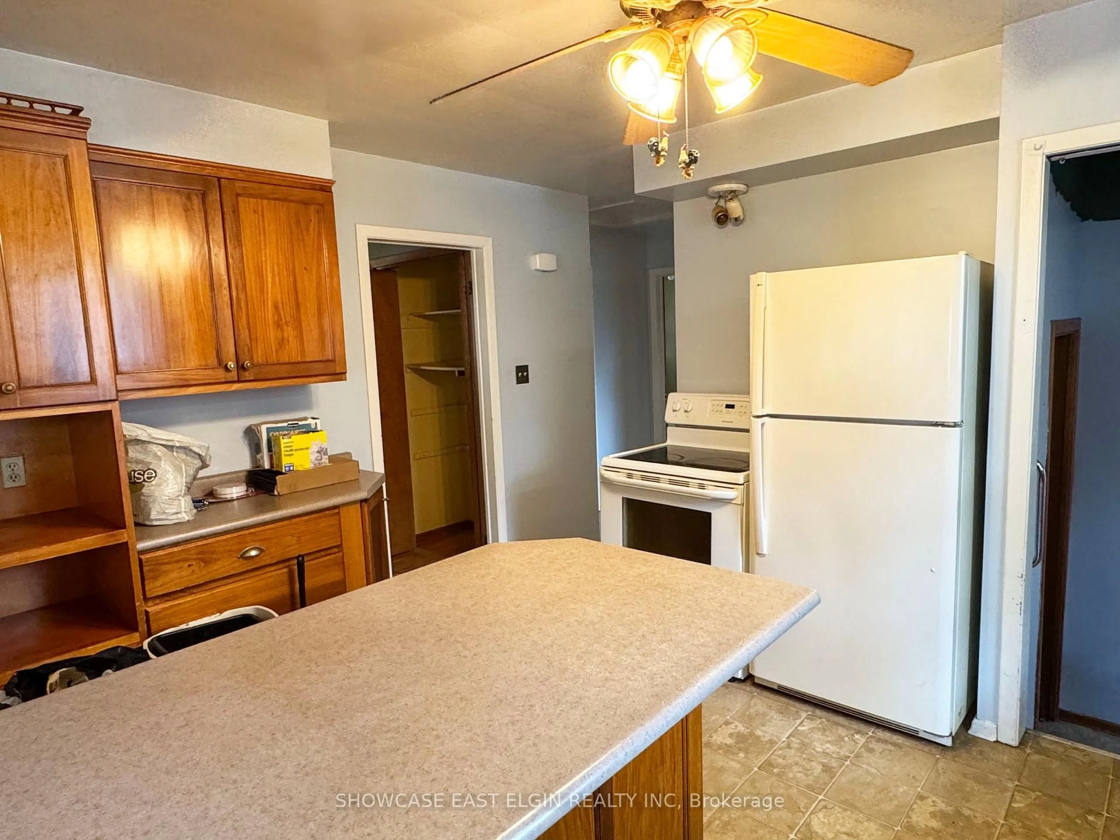 Standard kitchen, unknown for 21 Clarence St, Aylmer Ontario N5H 1T6
