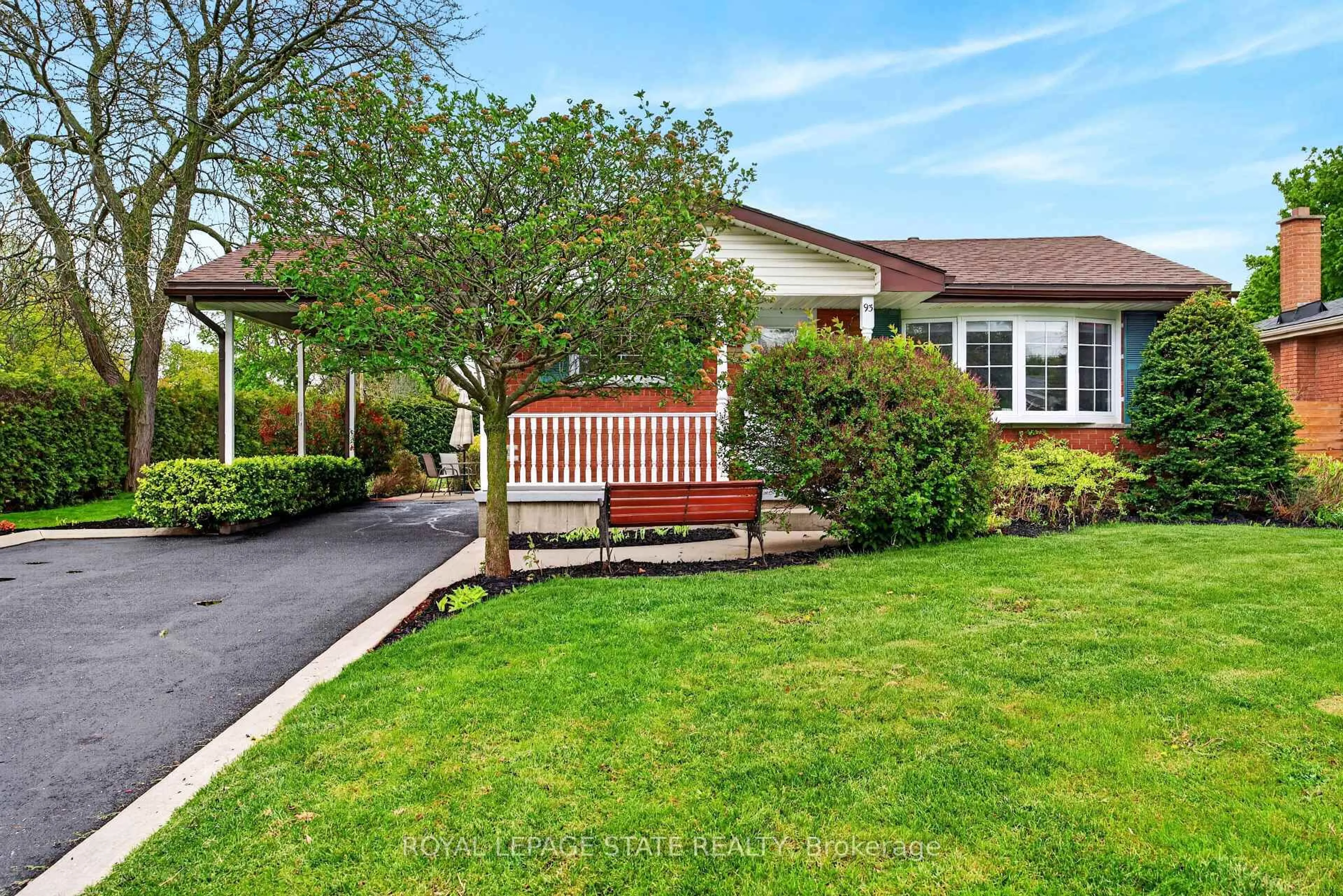 A pic from outside/outdoor area/front of a property/back of a property/a pic from drone, street for 93 Varadi Ave, Brantford Ontario N3R 3N4