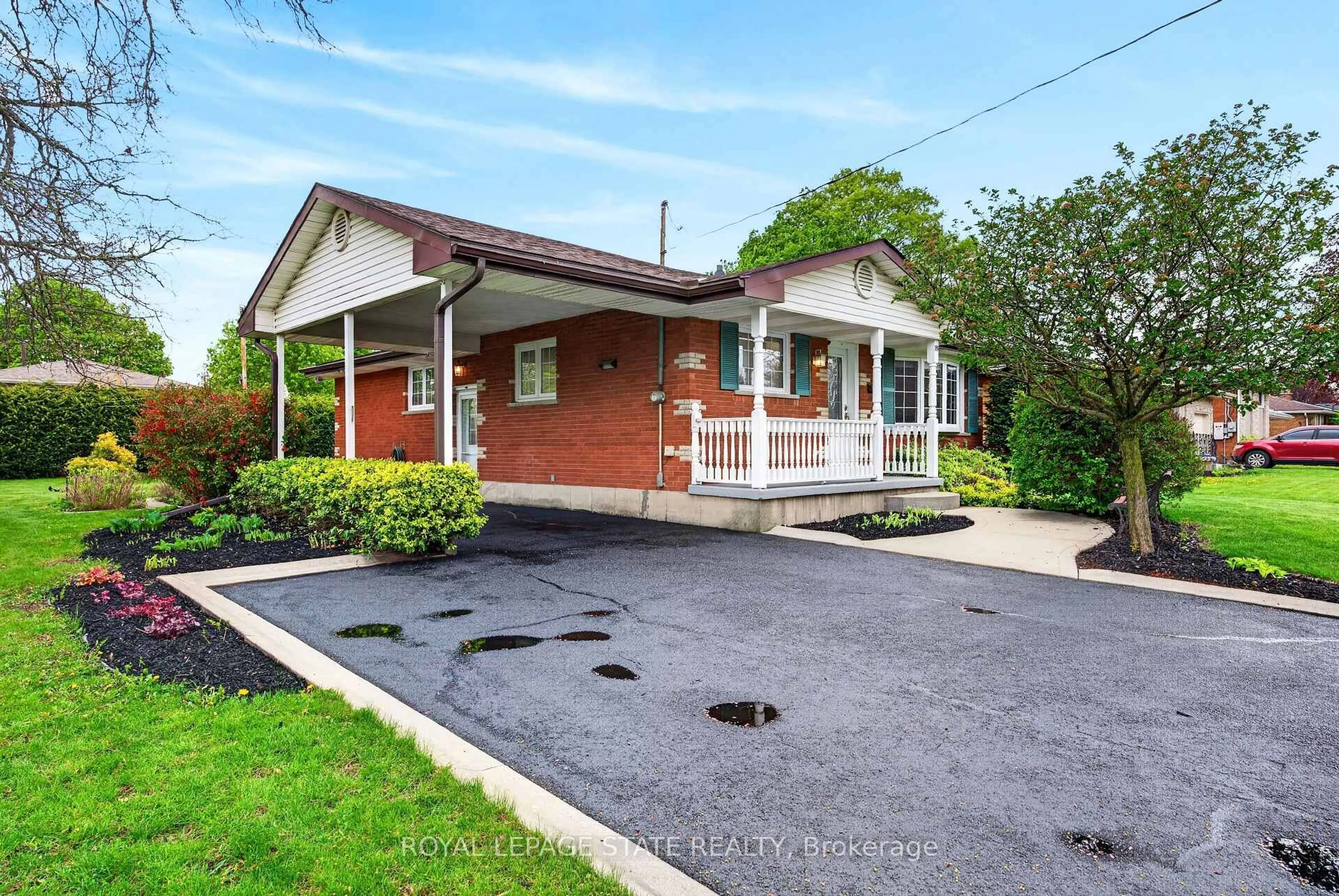 A pic from outside/outdoor area/front of a property/back of a property/a pic from drone, street for 93 Varadi Ave, Brantford Ontario N3R 3N4