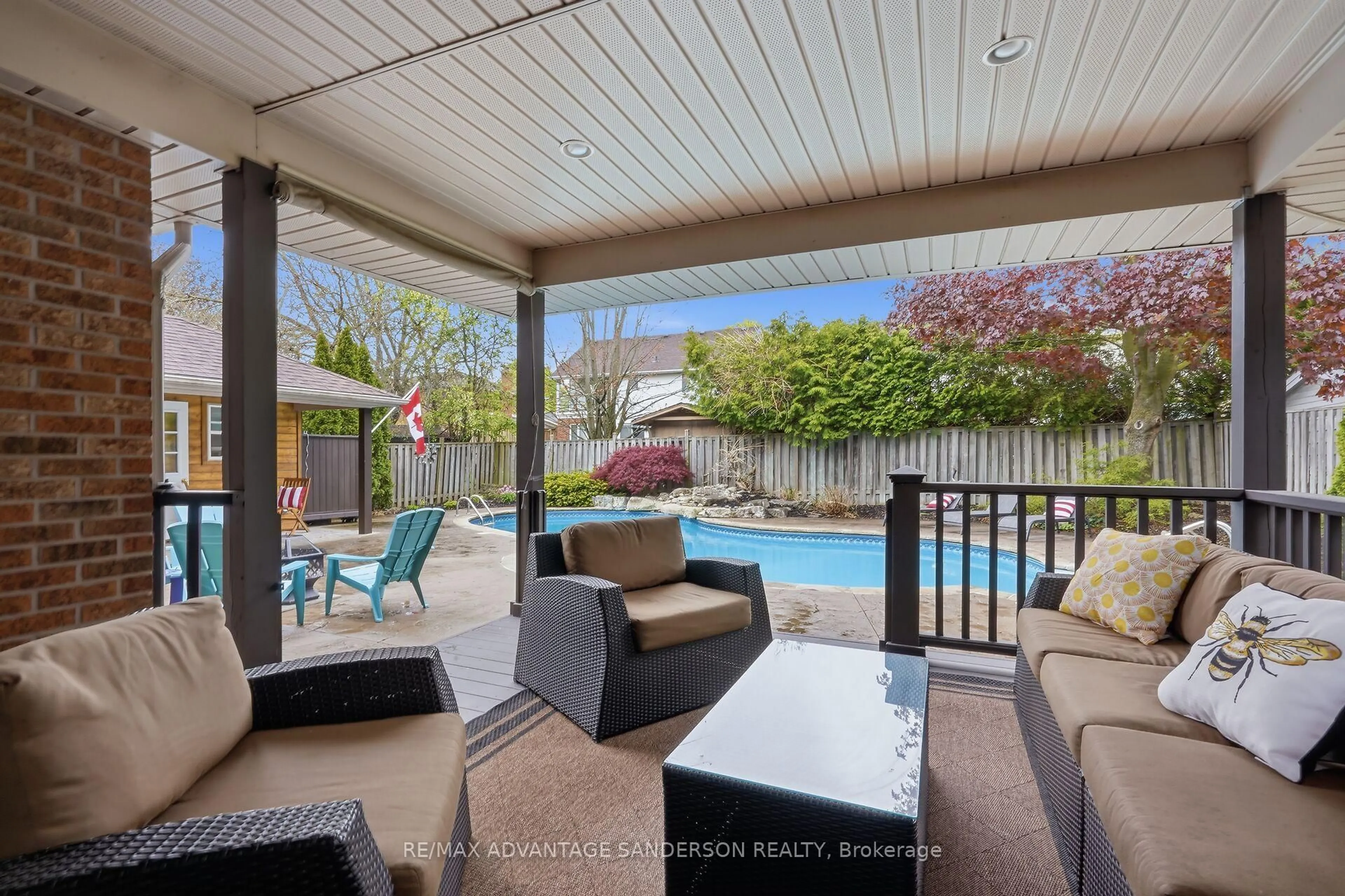 Patio, street for 512 Jeffreybrook Dr, London North Ontario N5X 2S6