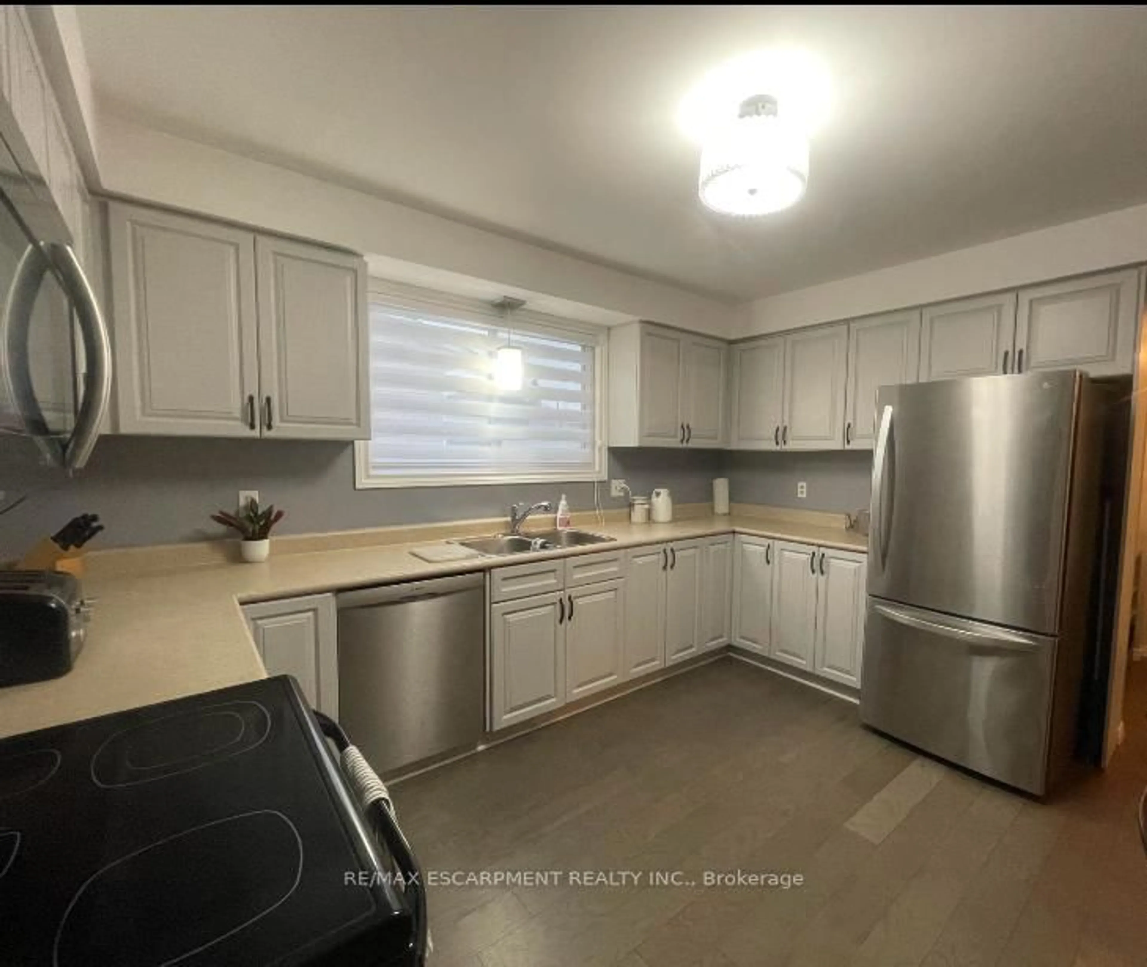 Unknown for 31 Blackfriar Lane, Brantford Ontario N3R 7M2