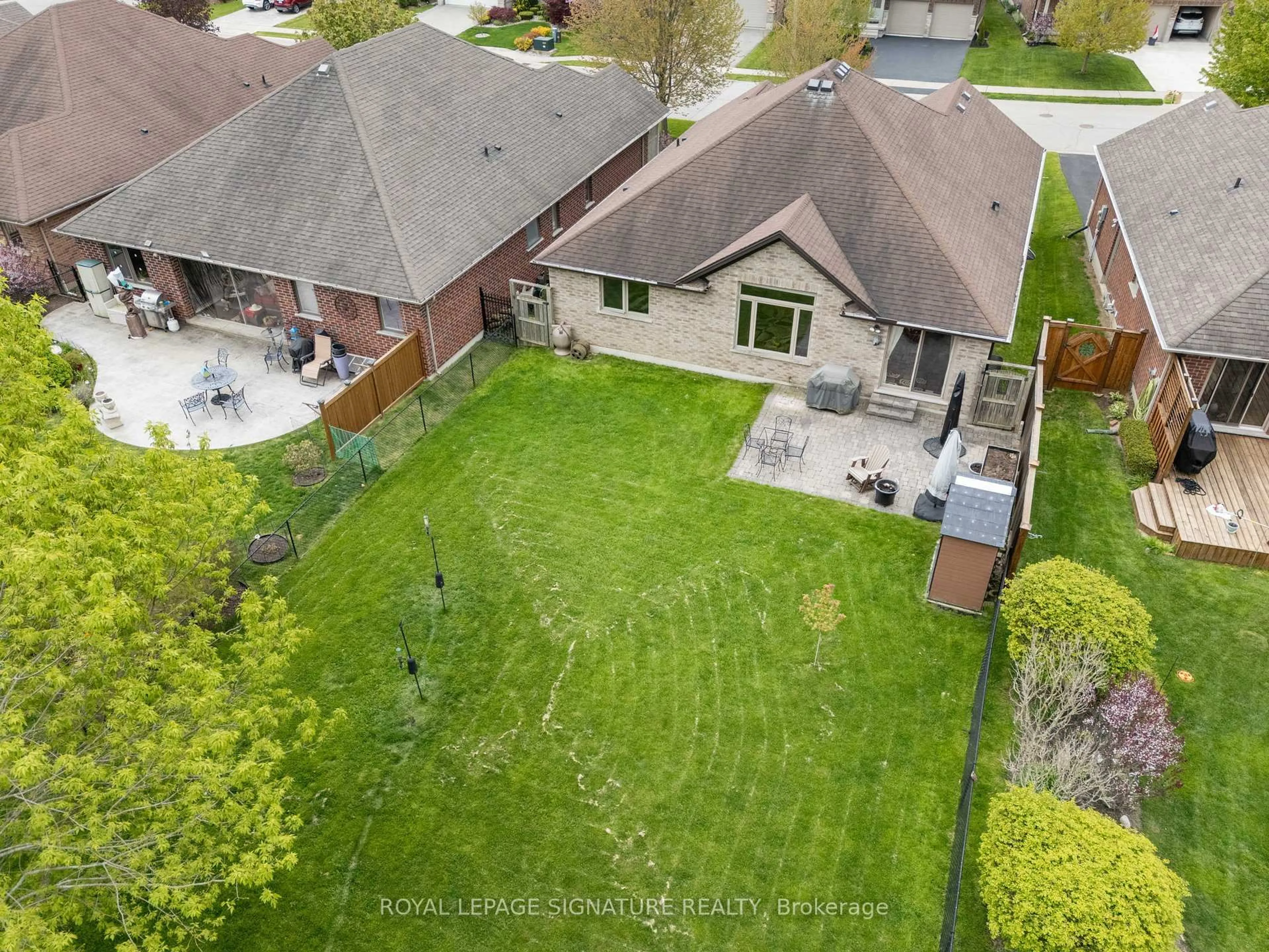 A pic from outside/outdoor area/front of a property/back of a property/a pic from drone, street for 81 Willowdale Cres, Norfolk Ontario N0A 1N5
