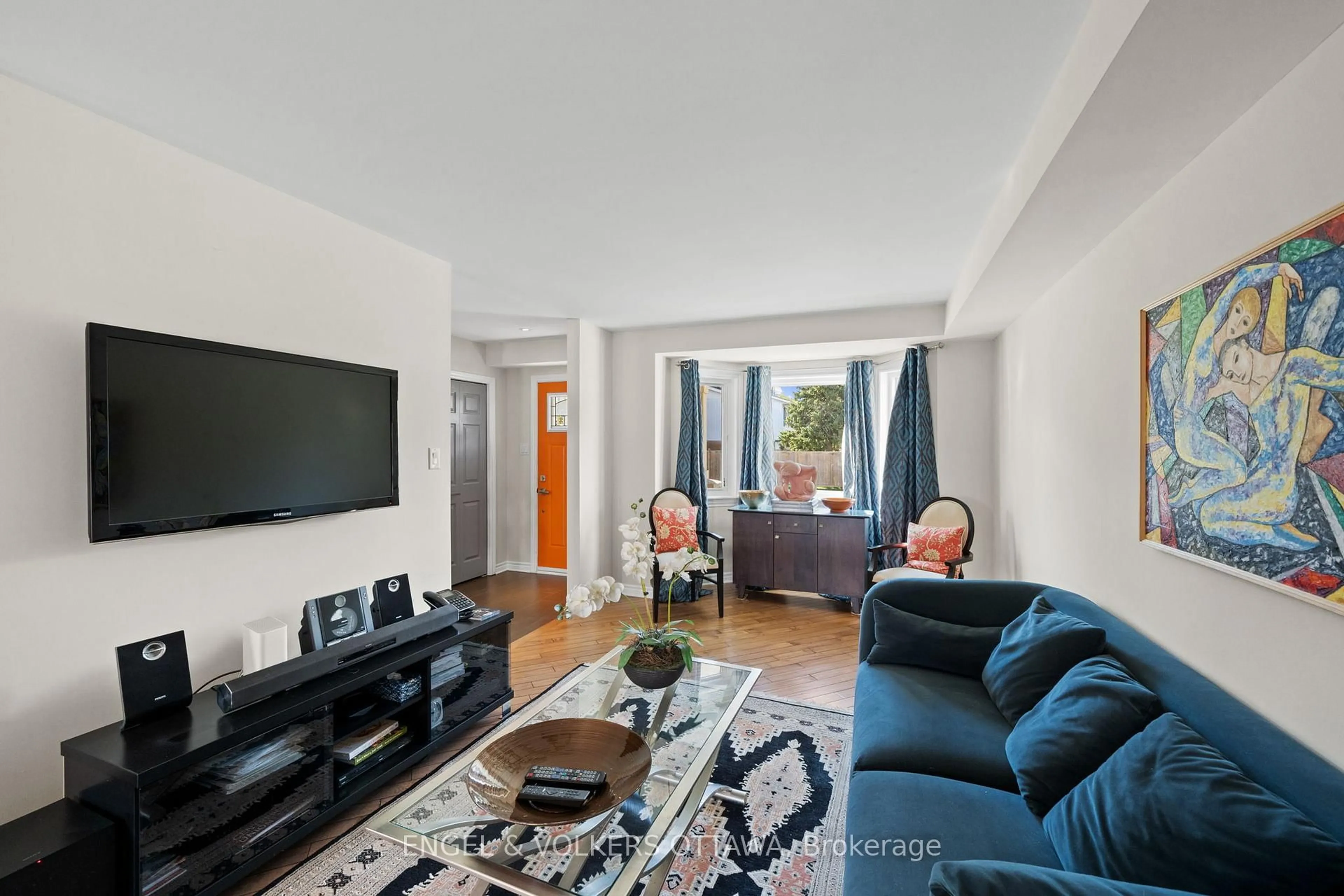 Living room with furniture, unknown for 221 Monterey Dr, Ottawa Ontario K2H 7B1