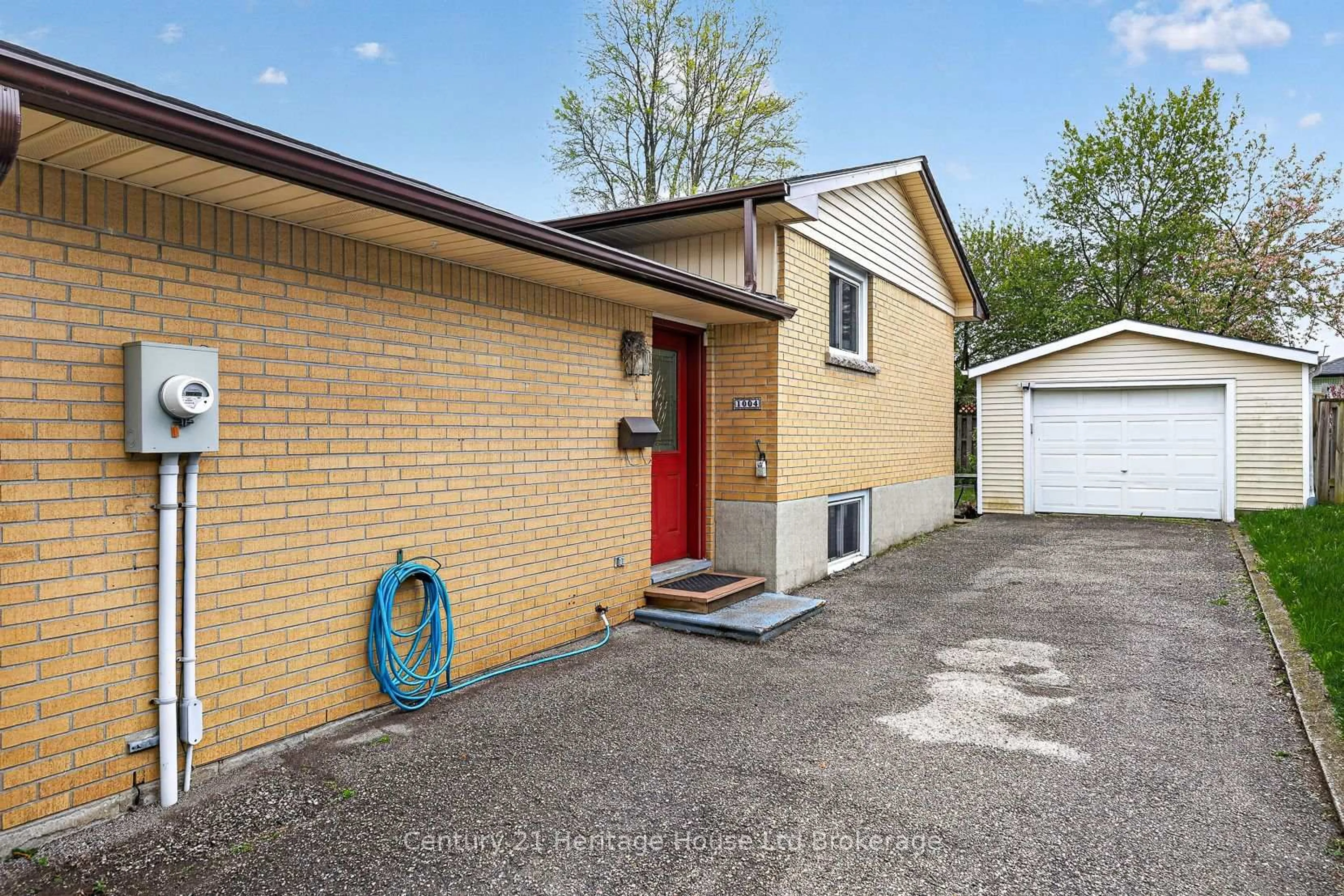 Unknown for 1004 Nesbitt Cres, Woodstock Ontario N4S 7P1