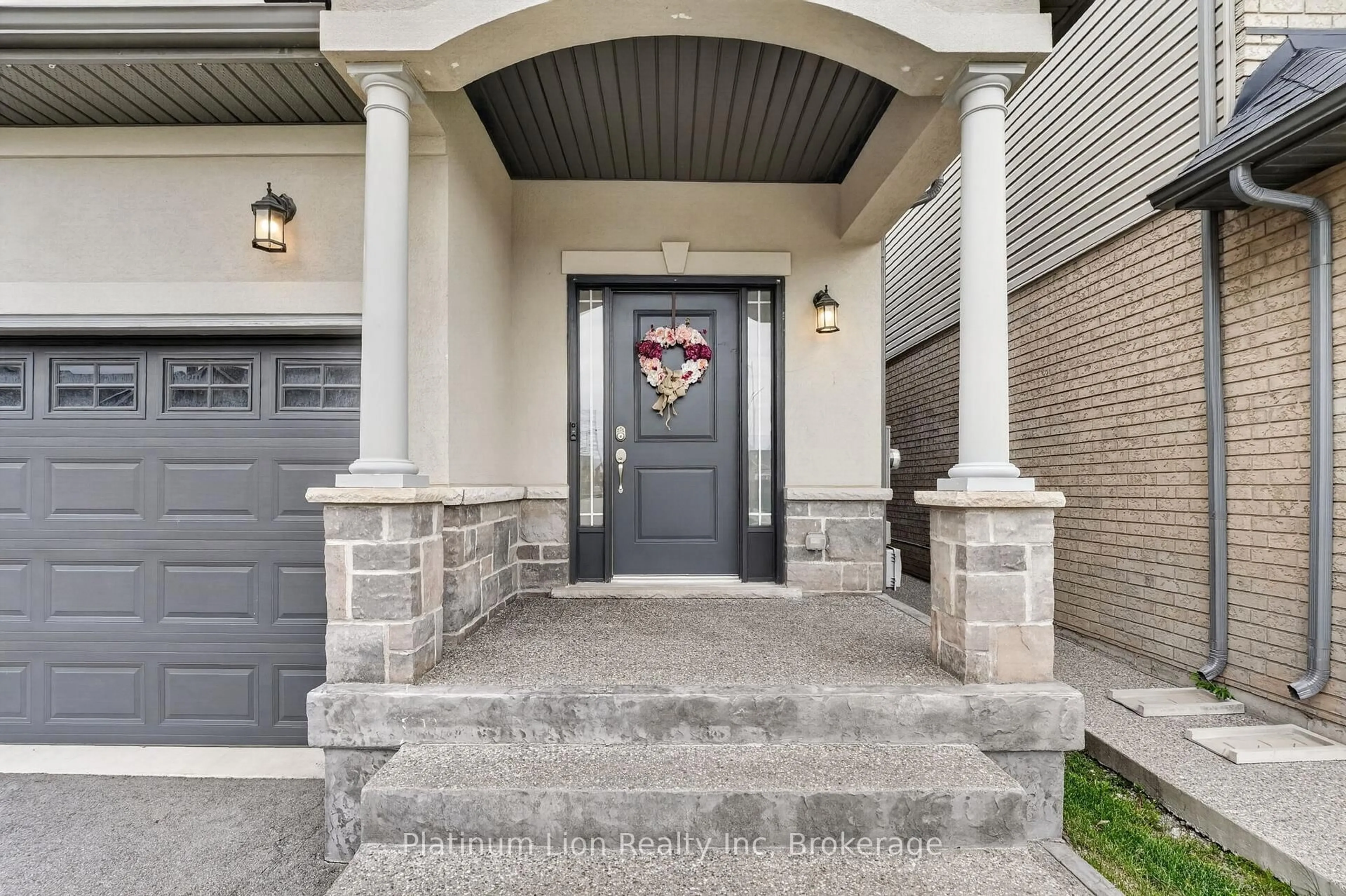Indoor entryway for 62 Bethune Ave, Hamilton Ontario L0R 1P0