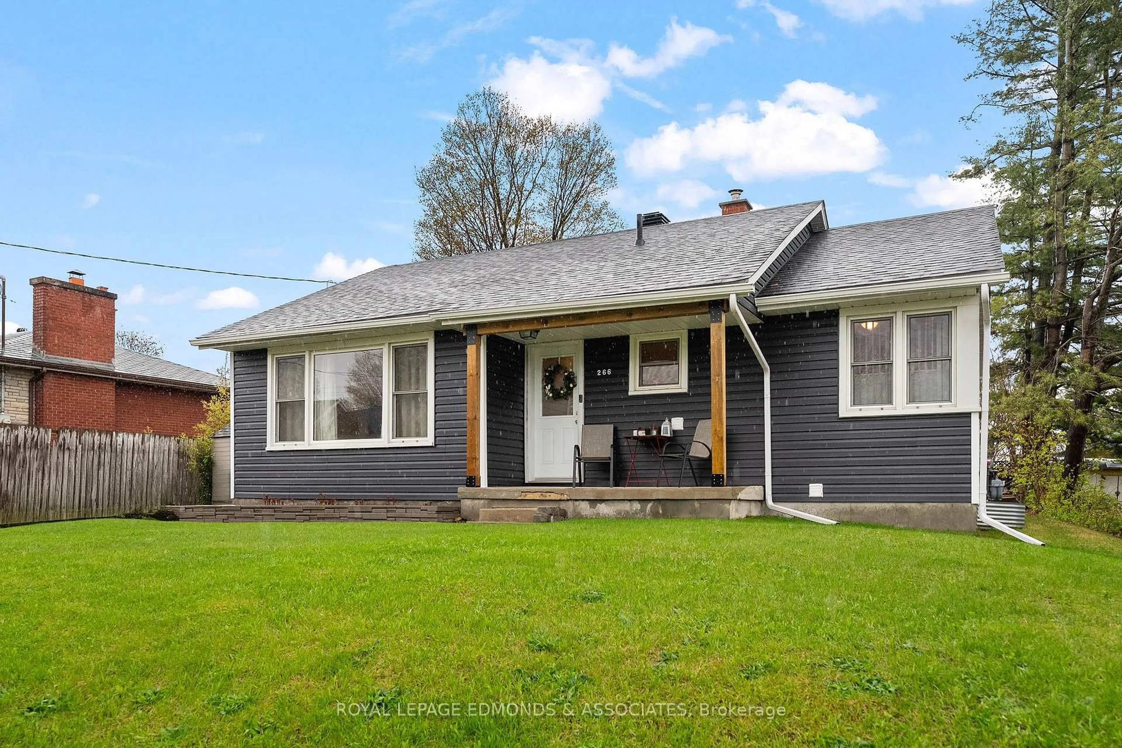Home with vinyl exterior material, street for 266 Clemow Ave, Pembroke Ontario K8A 2E4