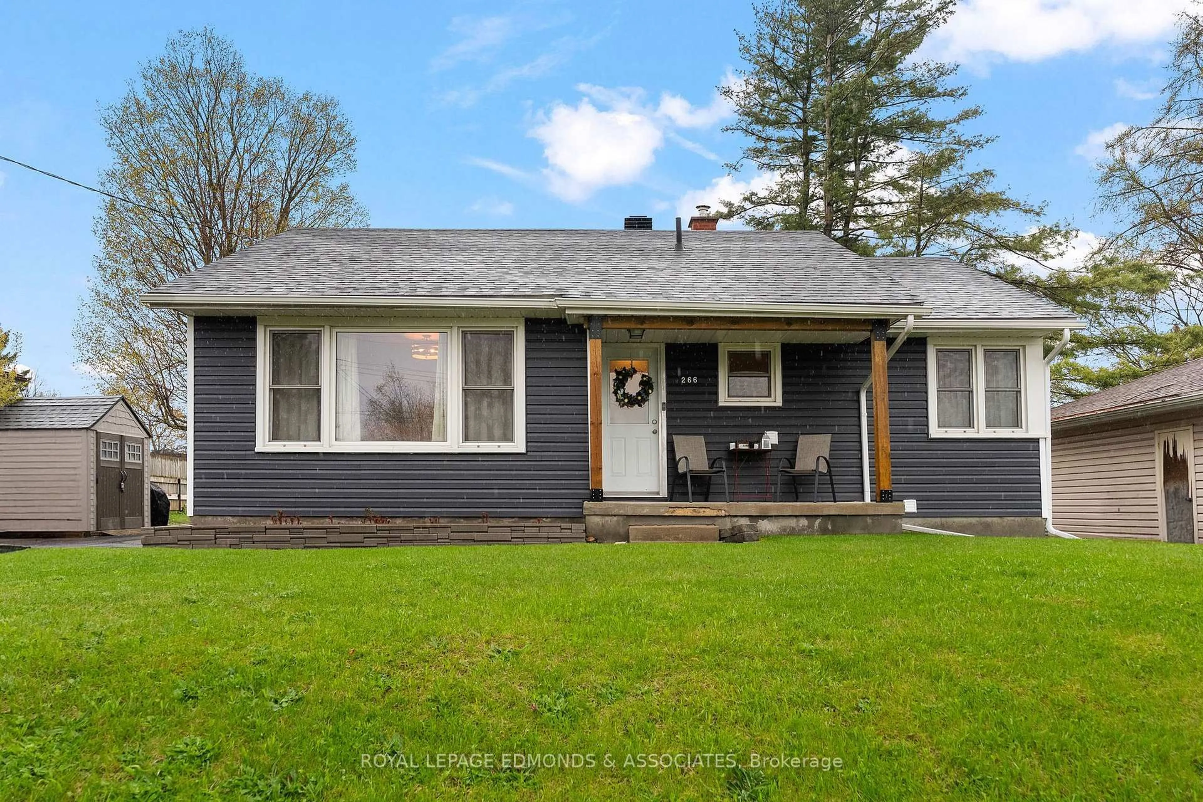 Home with vinyl exterior material, street for 266 Clemow Ave, Pembroke Ontario K8A 2E4