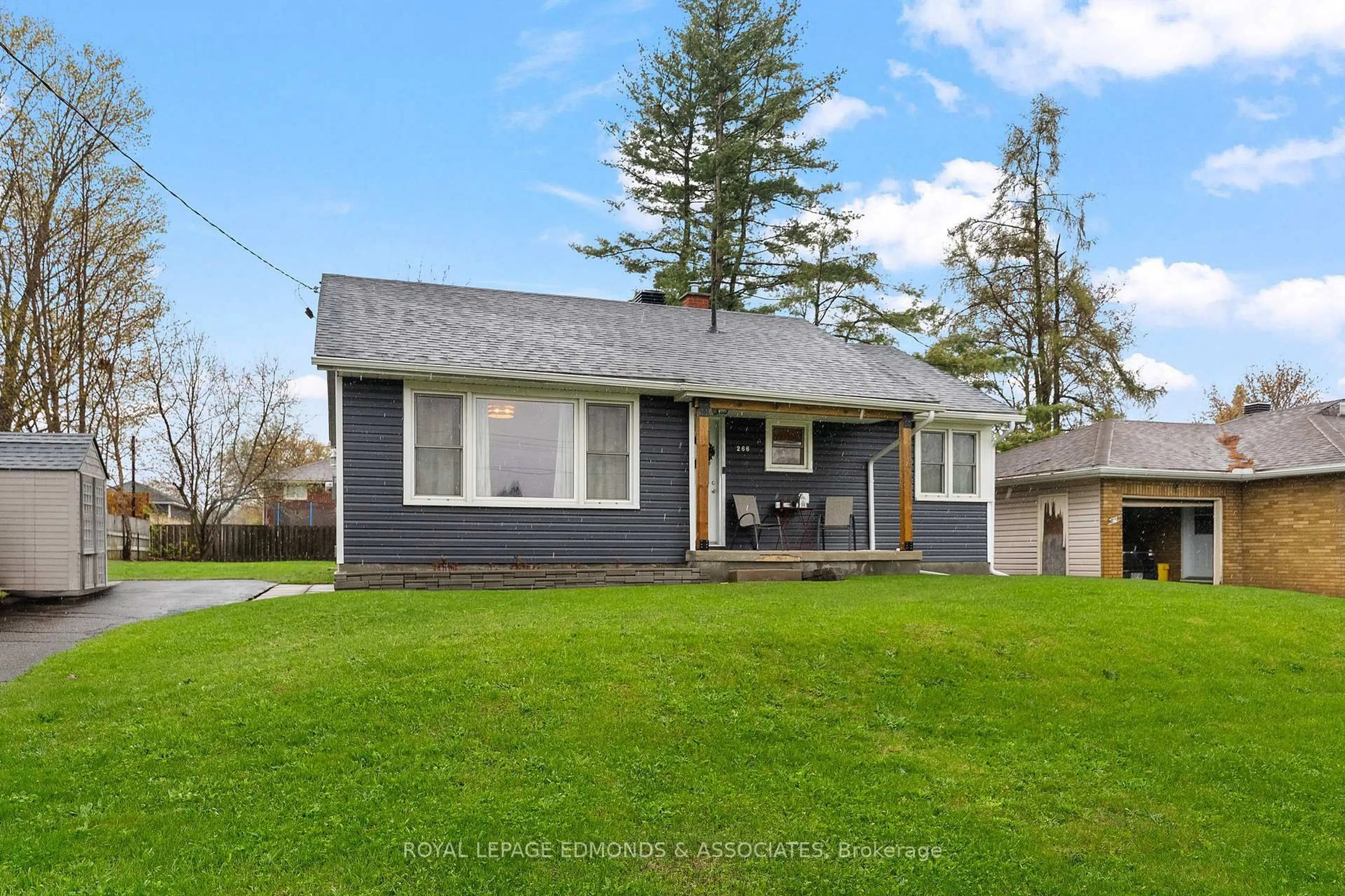 Home with vinyl exterior material, street for 266 Clemow Ave, Pembroke Ontario K8A 2E4