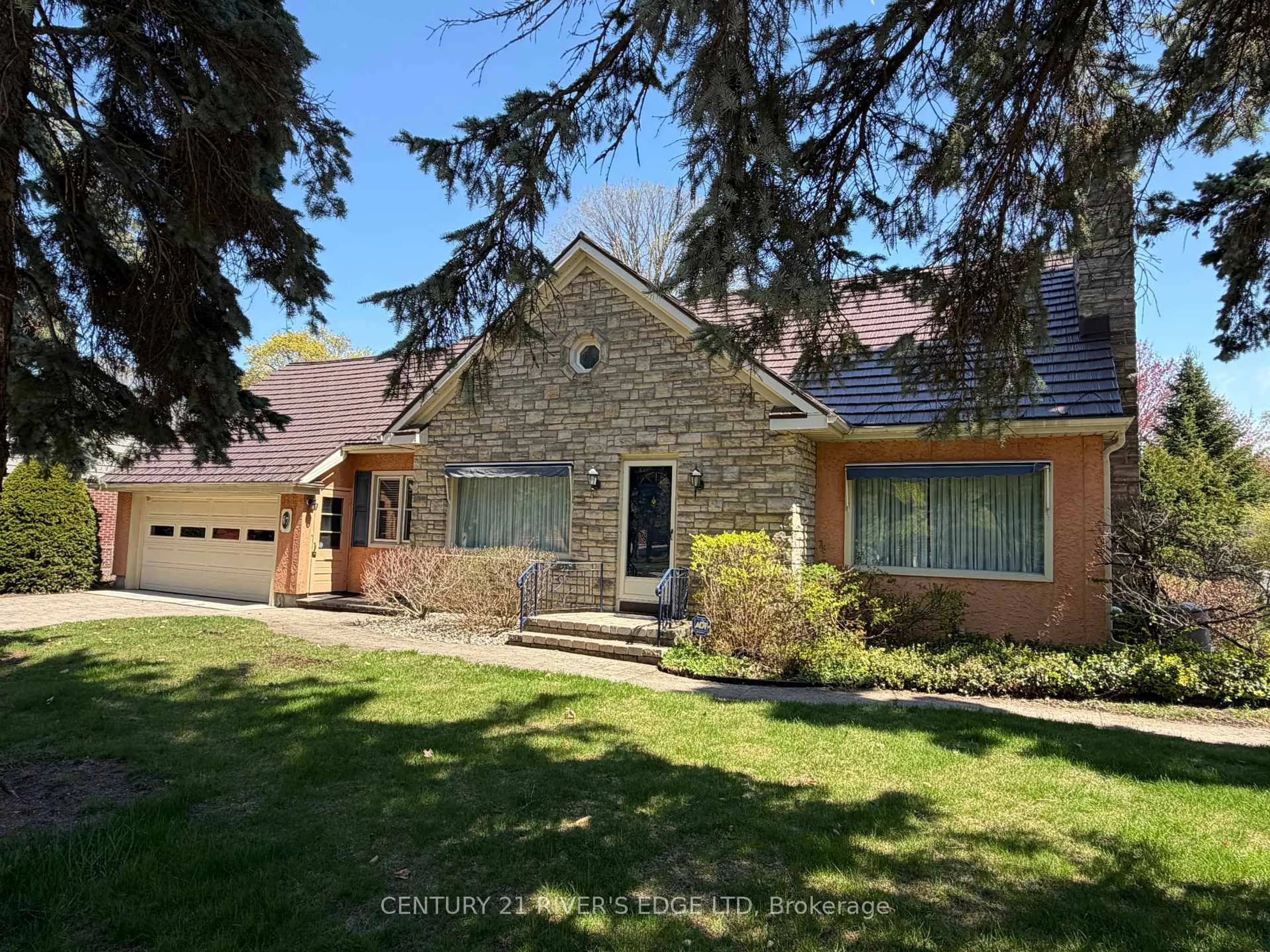 A pic from outside/outdoor area/front of a property/back of a property/a pic from drone, street for 67 North Augusta Rd, Brockville Ontario K6V 2X7
