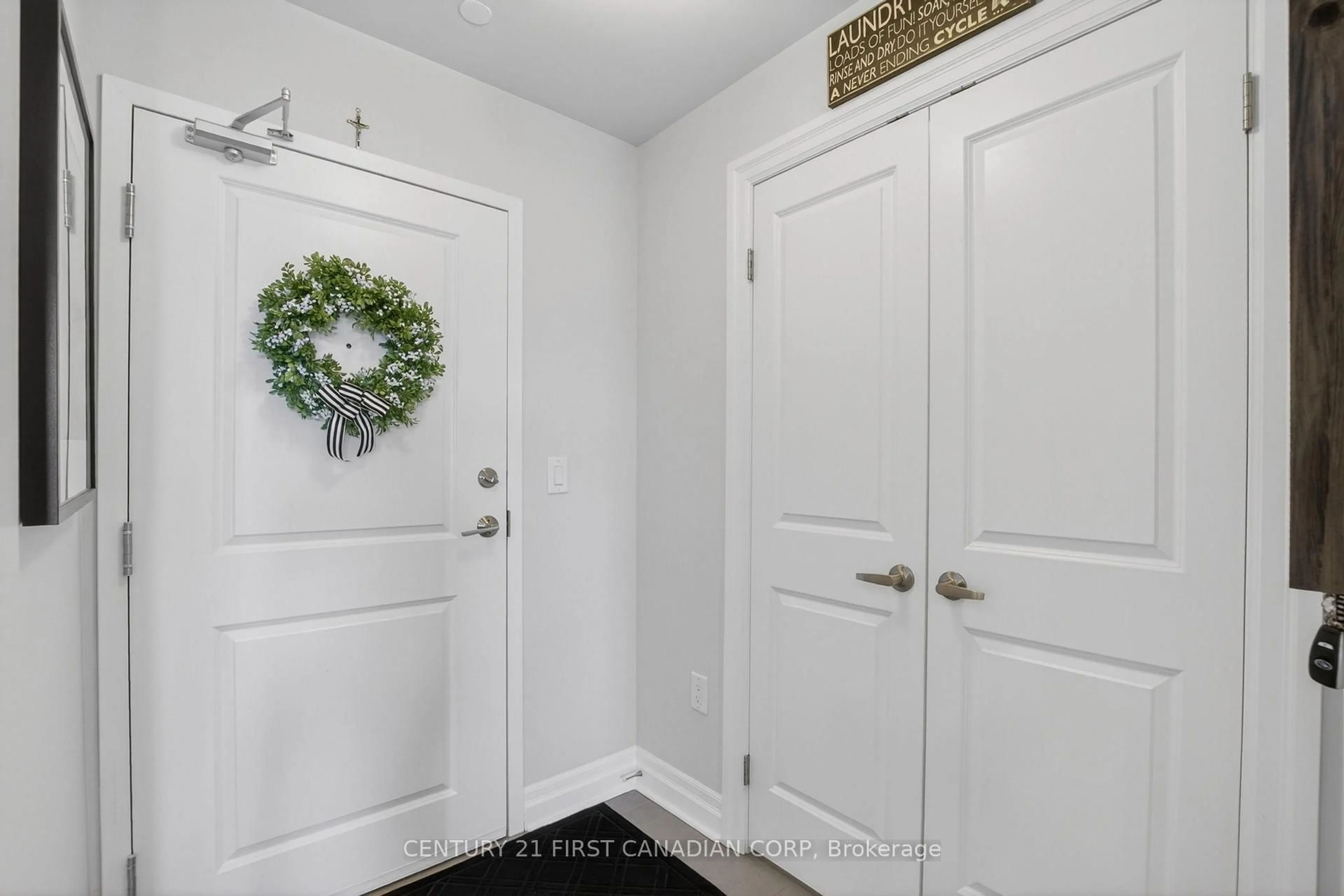 Indoor entryway for 260 Villagewalk Blvd #208, London North Ontario N6G 0W6