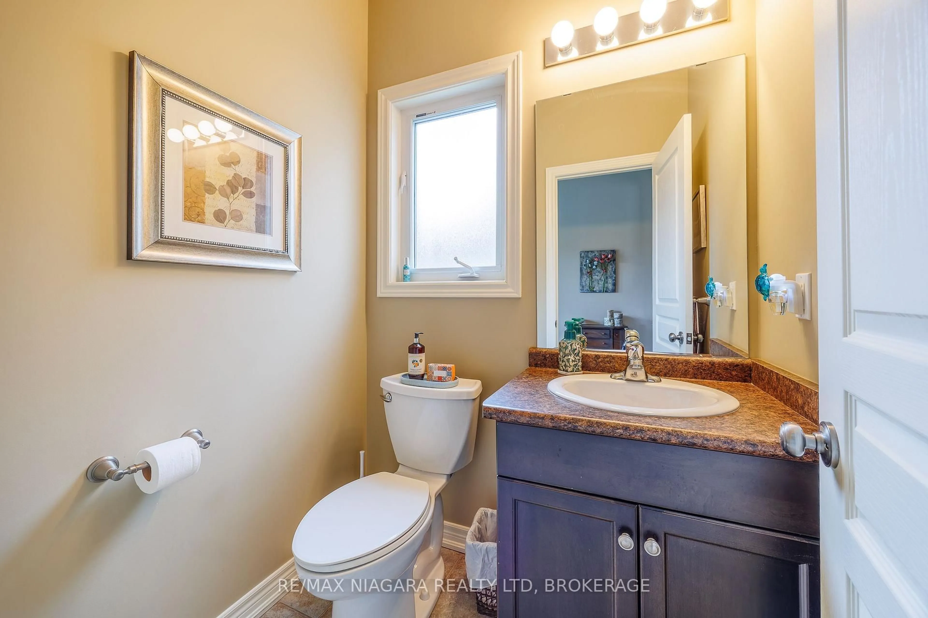 Standard bathroom, ceramic/tile floor for 5744 Jake Cres, Niagara Falls Ontario L2H 1S7