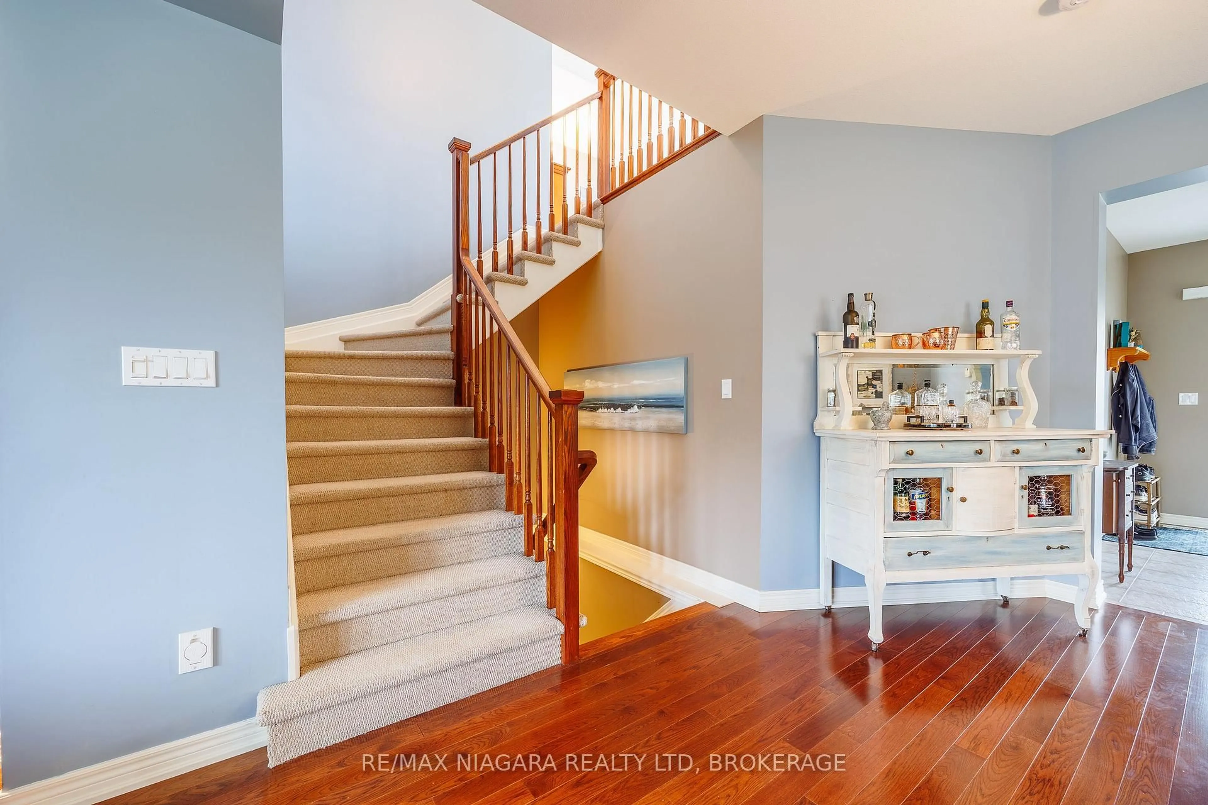 Indoor entryway for 5744 Jake Cres, Niagara Falls Ontario L2H 1S7