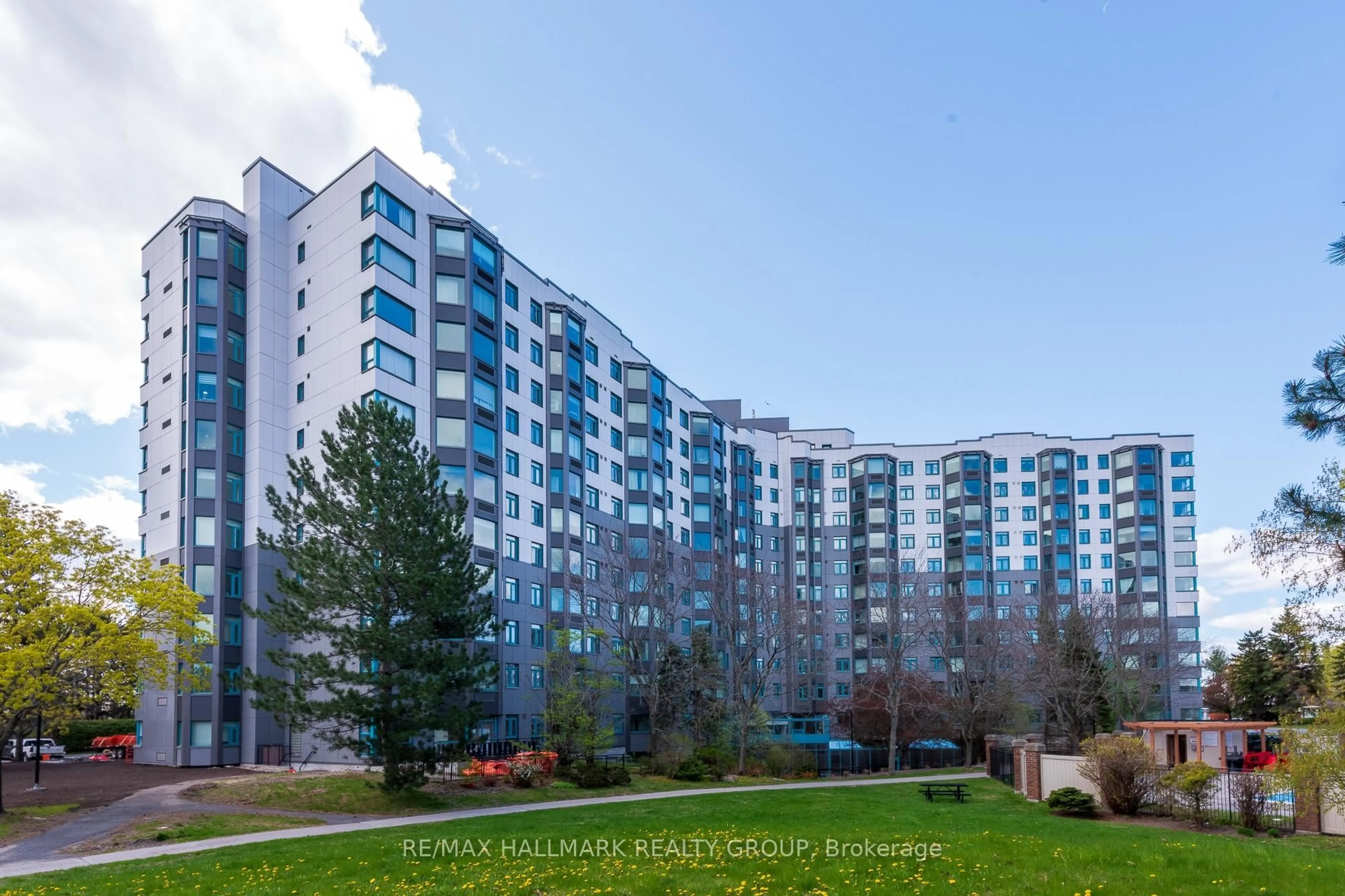 Unknown for 1025 Grenon Ave #303, Ottawa Ontario K2B 8S5