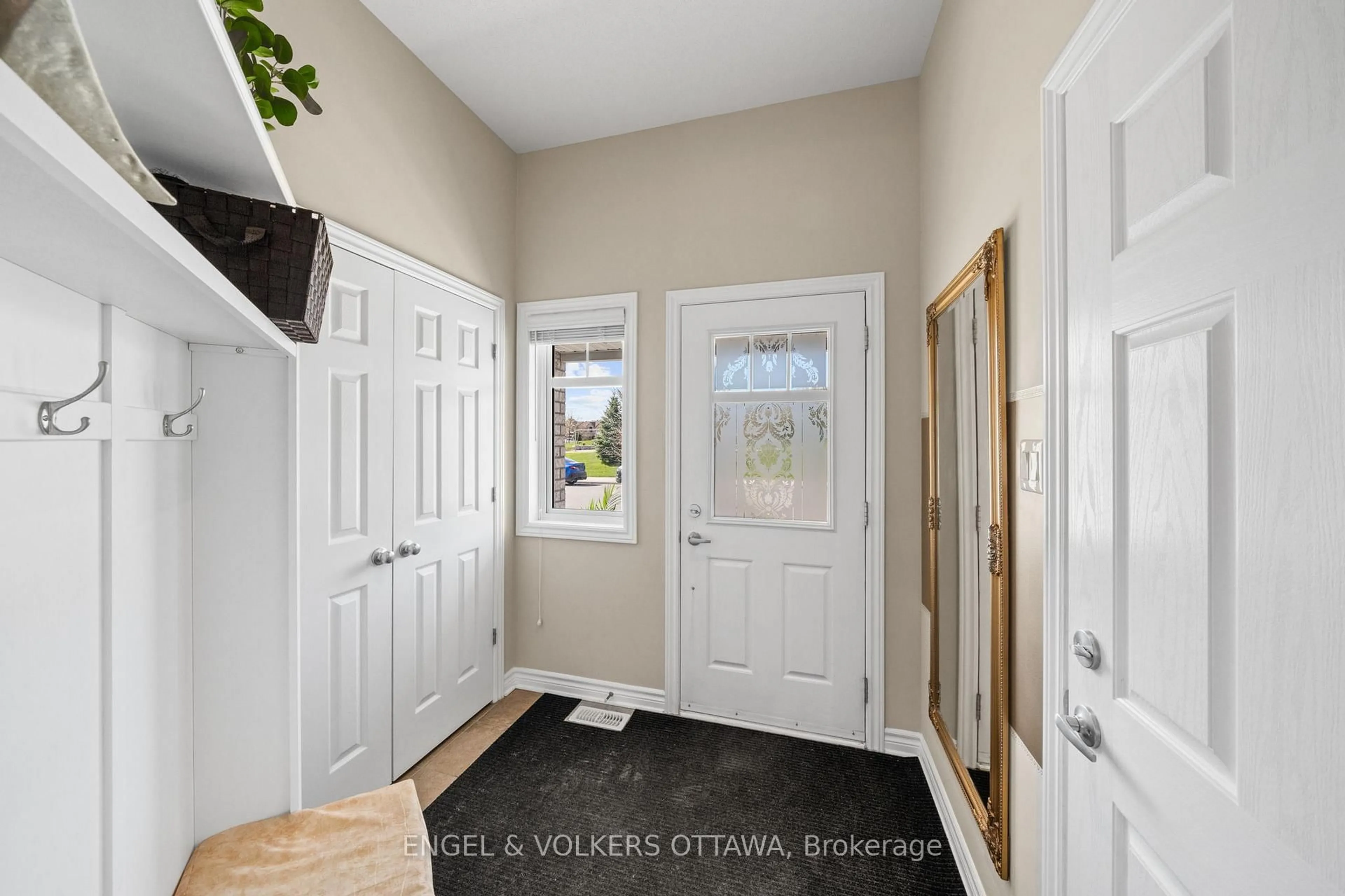 Indoor entryway for 107 Mancini Way, Ottawa Ontario K2J 5X3