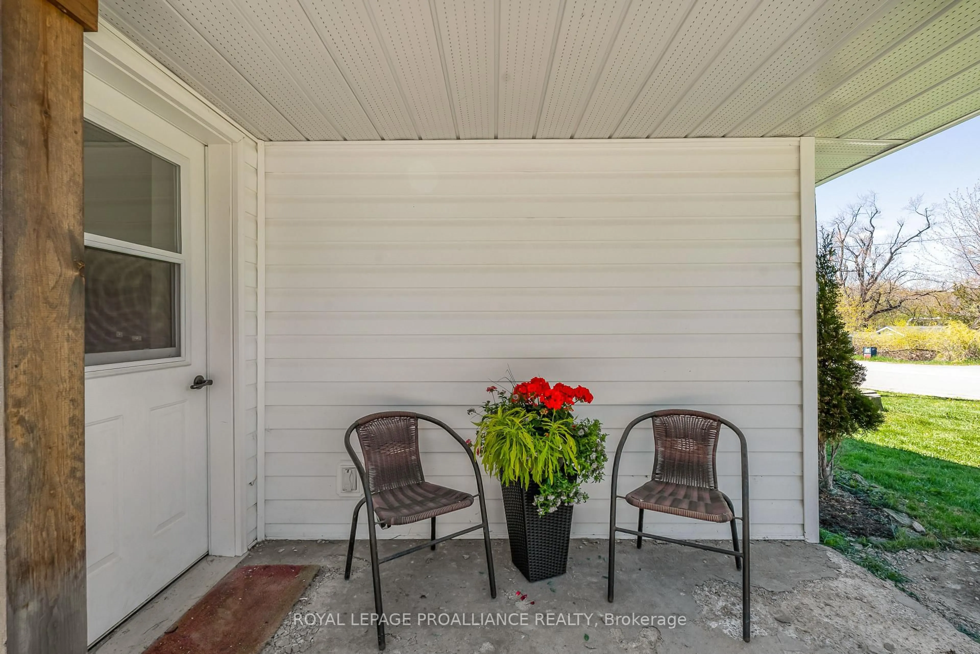 Patio, street for 192 Crookston Rd, Madoc Ontario K0K 2K0