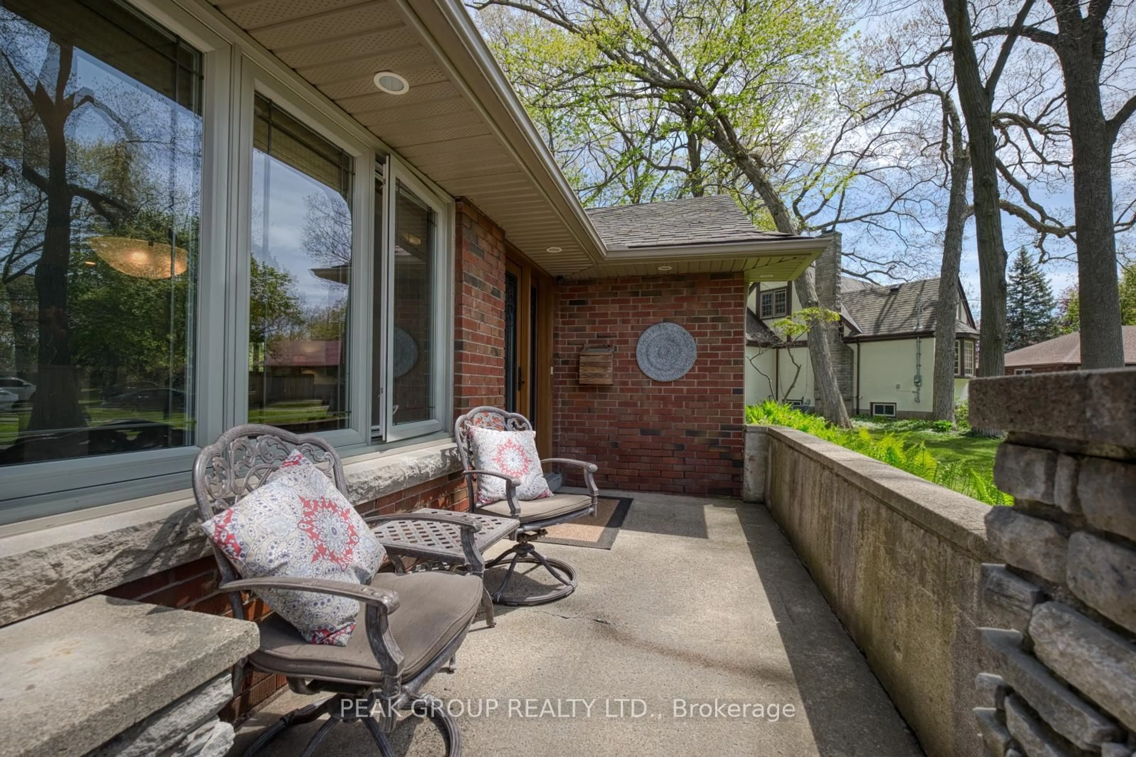Patio, street for 5510 Woodland Blvd, Niagara Falls Ontario L2G 5K5