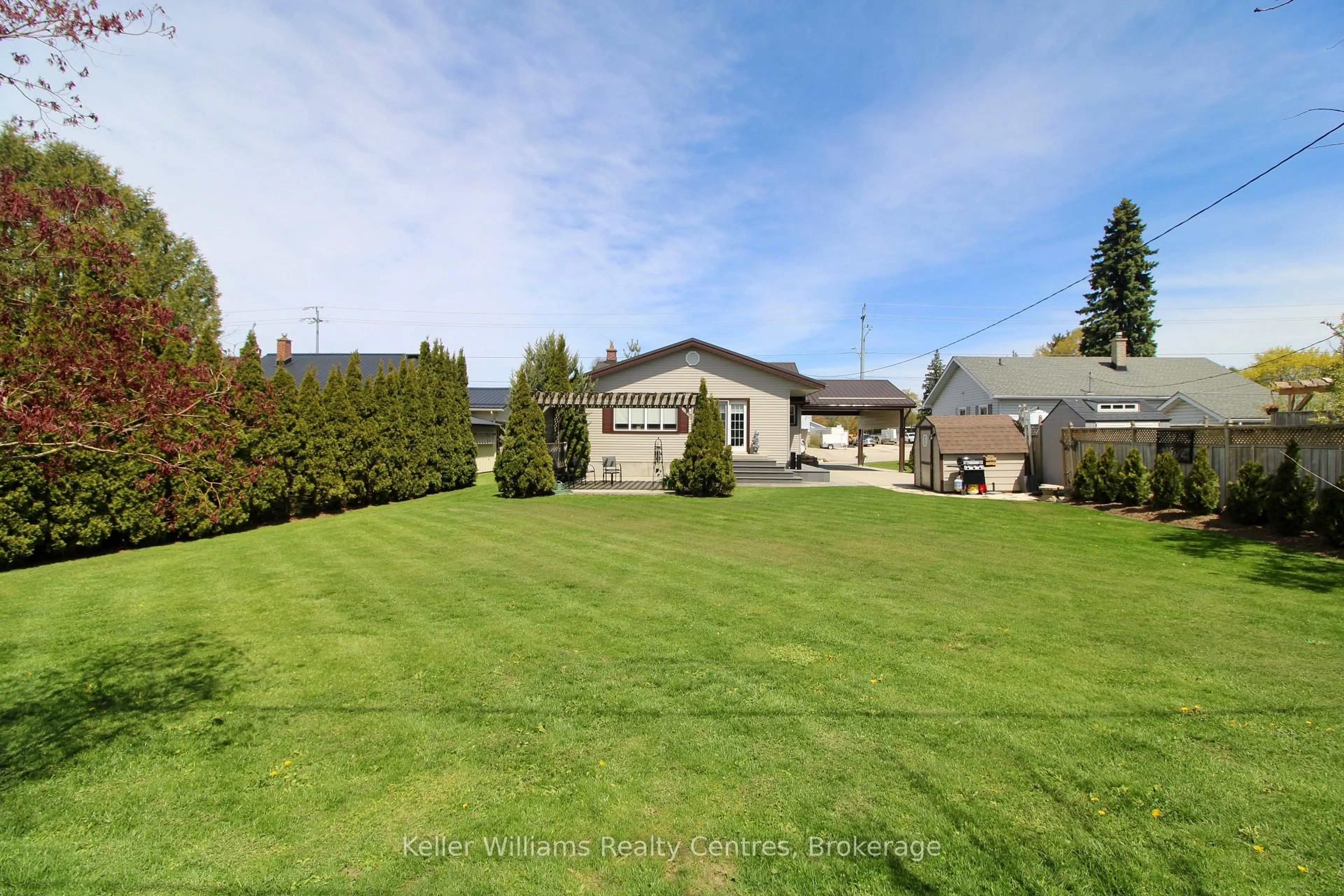 A pic from outside/outdoor area/front of a property/back of a property/a pic from drone, unknown for 587 11th St, Hanover Ontario N4N 1T4