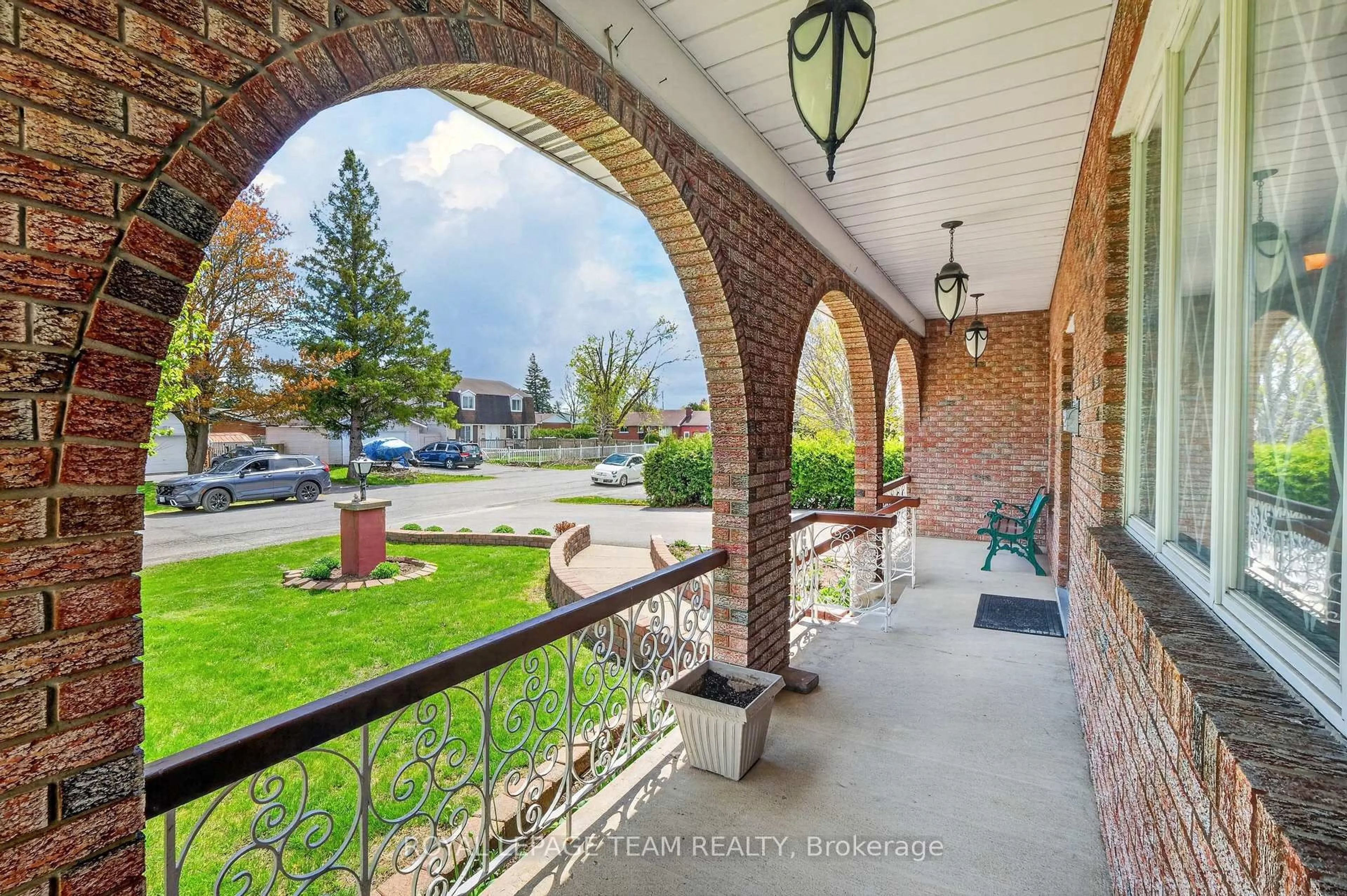 Patio, street for 33 Norice St, Ottawa Ontario K2G 2X3