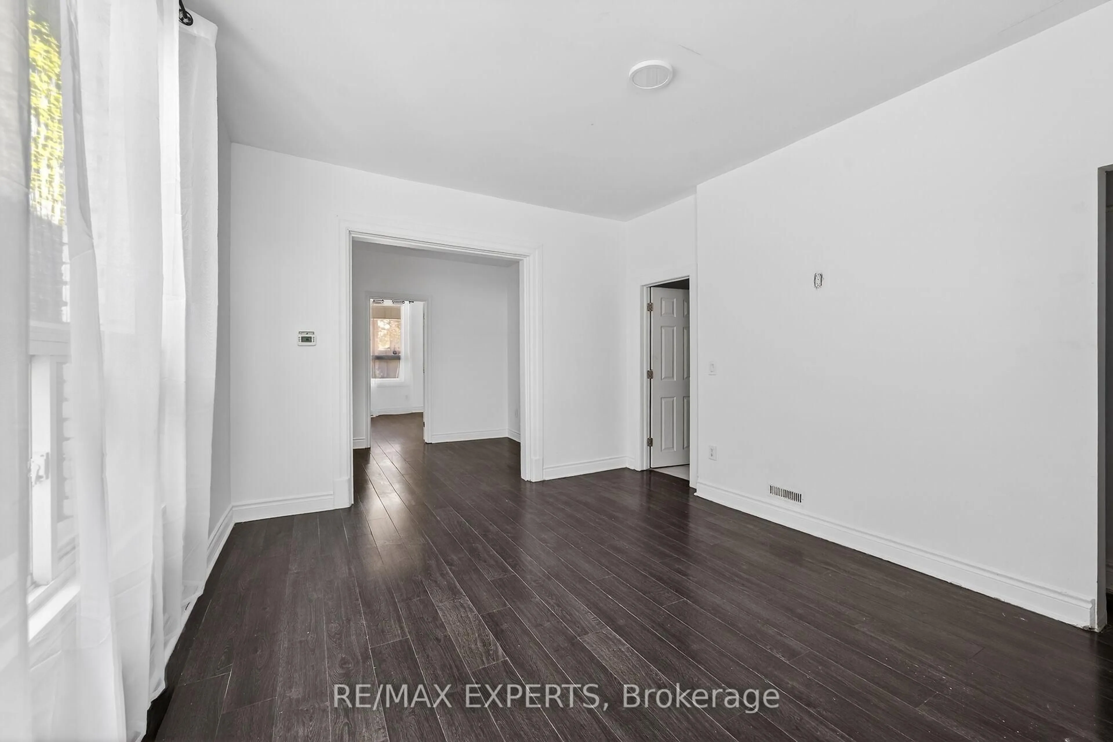 A pic of a room for 99 Leeming St, Hamilton Ontario L8L 5T5