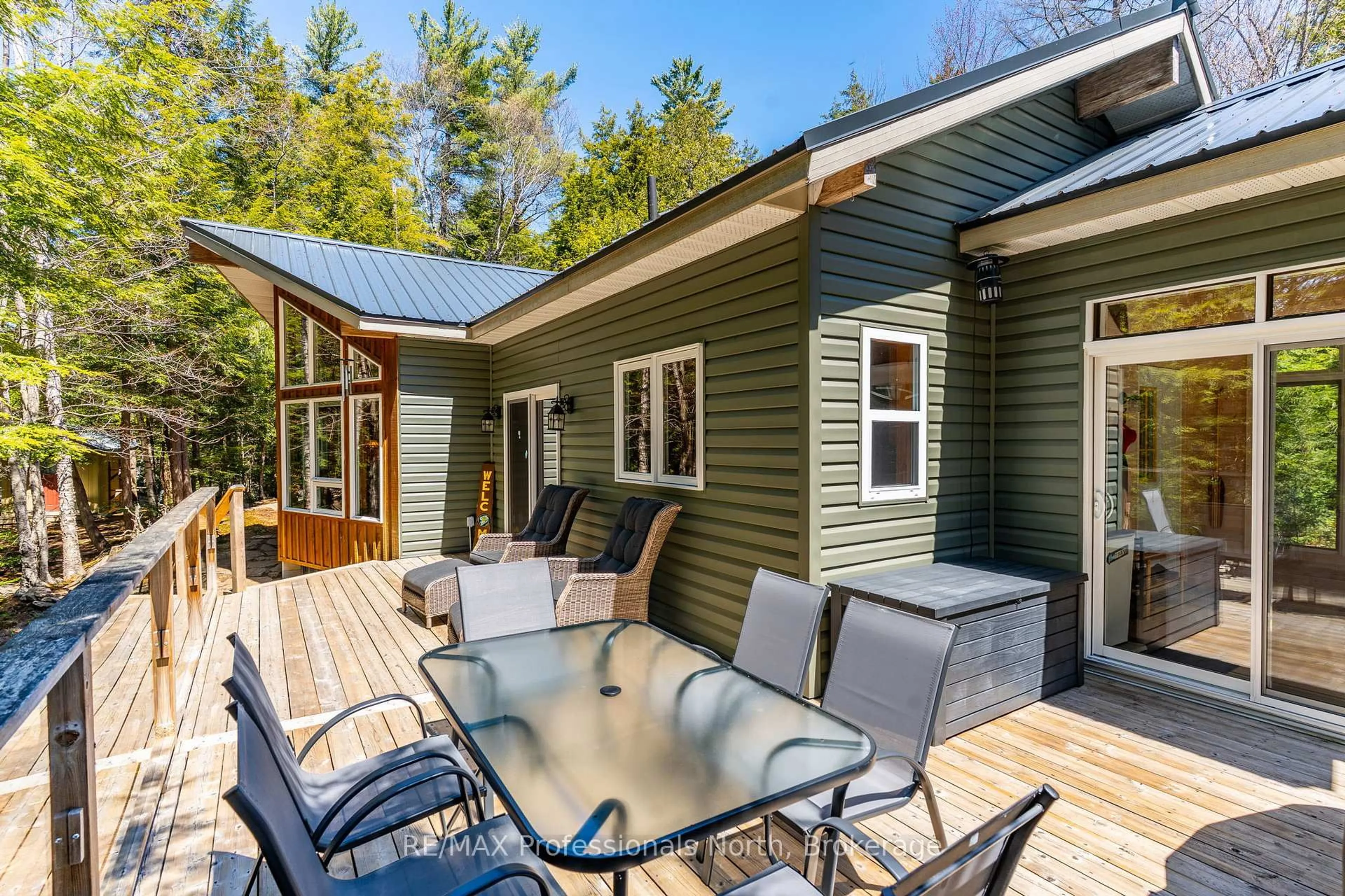 Patio, unknown for 12553 Little Hawk East Shore WAO, Algonquin Highlands Ontario K0M 1S0
