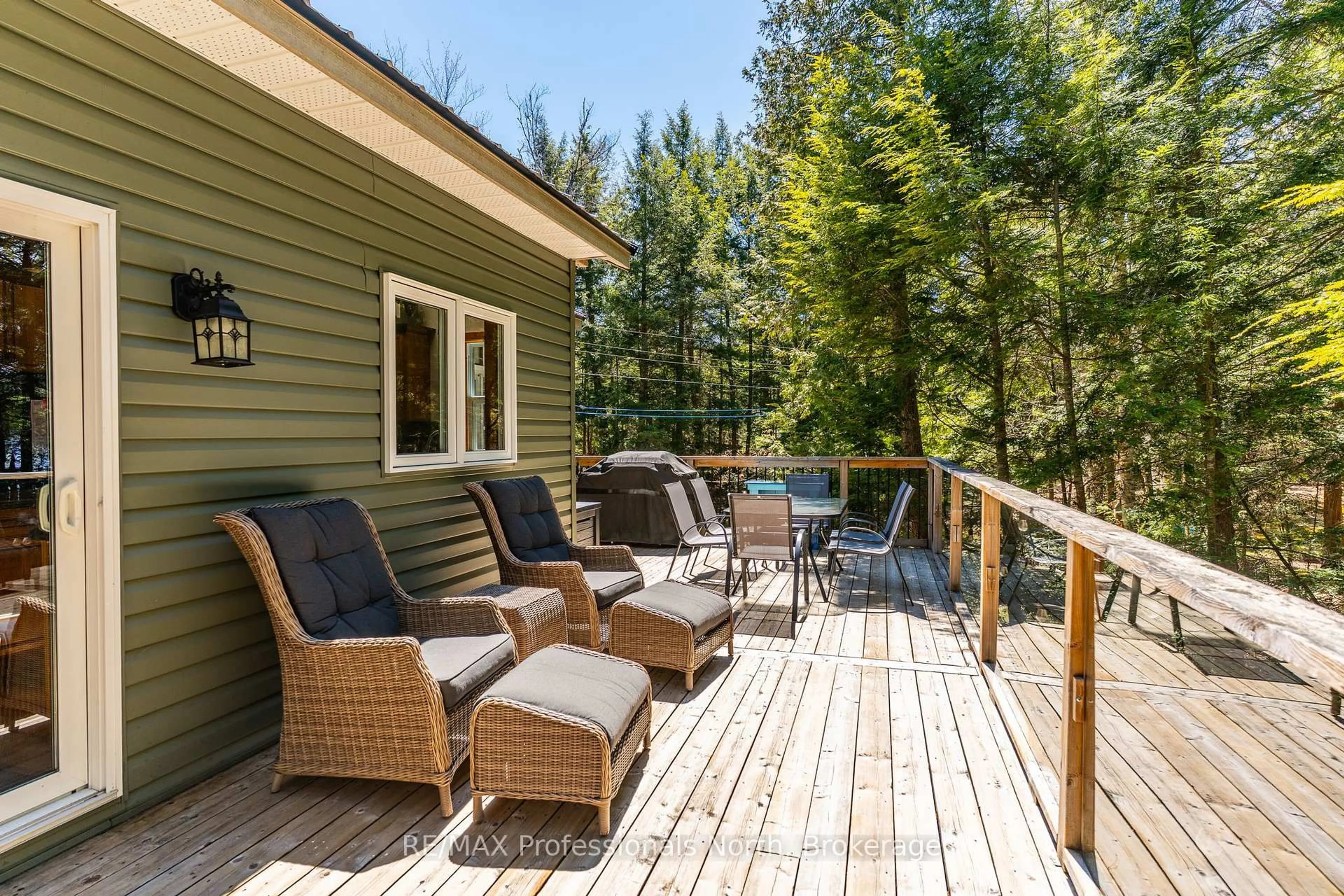 Patio, unknown for 12553 Little Hawk East Shore WAO, Algonquin Highlands Ontario K0M 1S0