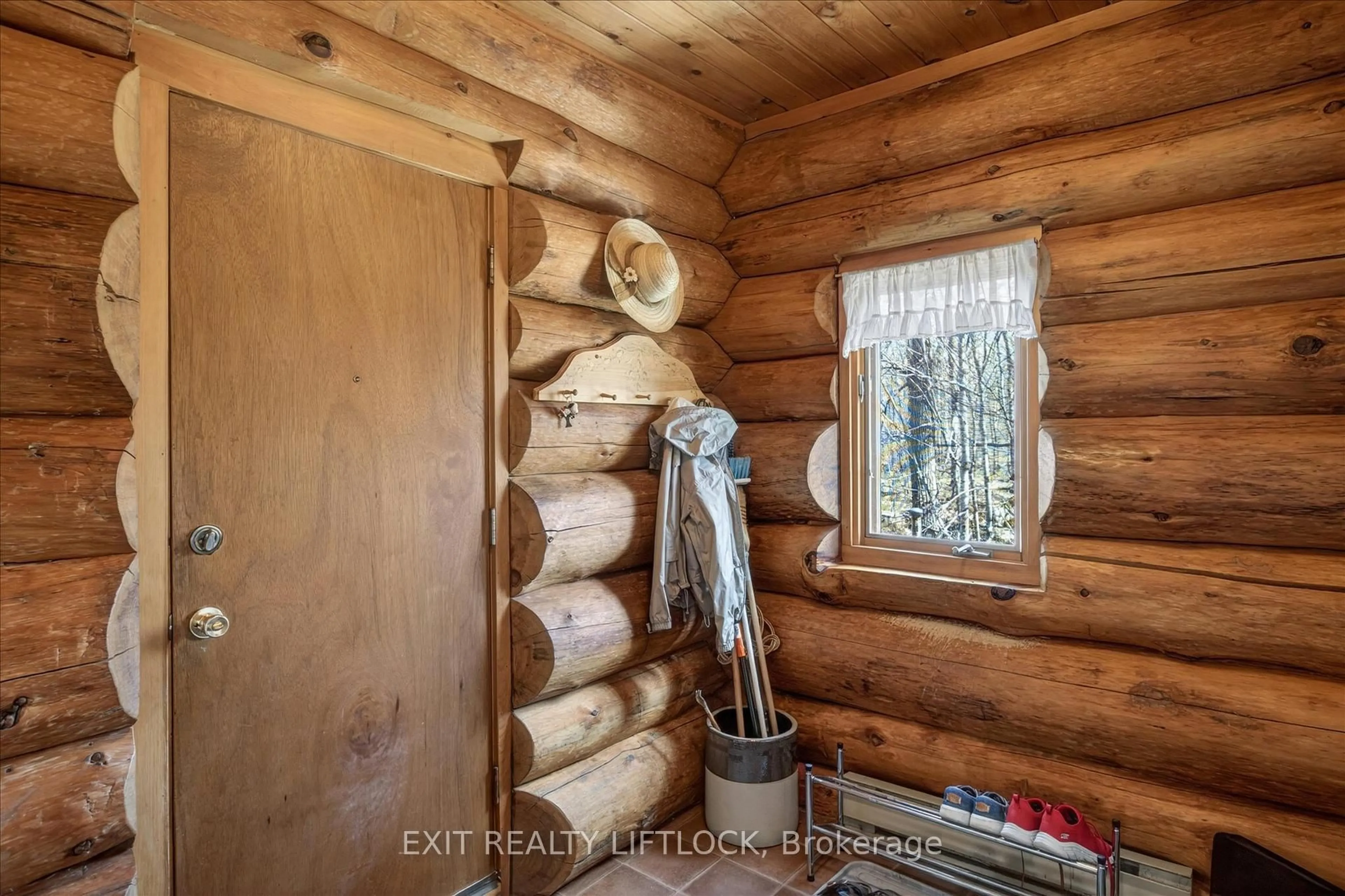 Indoor entryway for 720 County Rd 507, Trent Lakes Ontario K0L 1J0