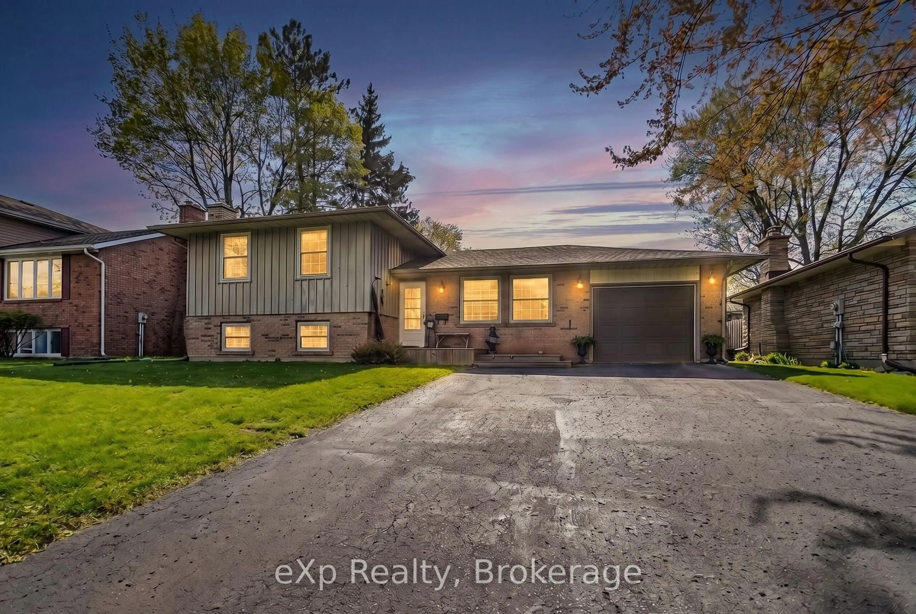 A pic from outside/outdoor area/front of a property/back of a property/a pic from drone, street for 84 Trottier Dr, Tillsonburg Ontario N4G 4R2
