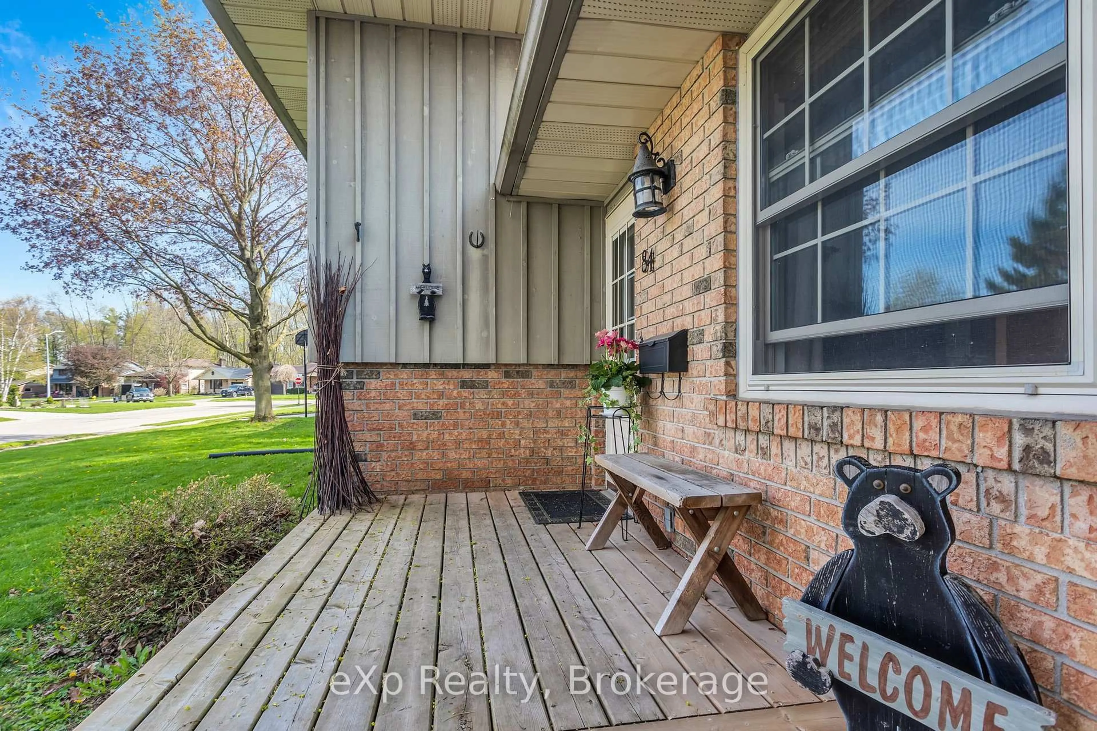 Indoor entryway for 84 Trottier Dr, Tillsonburg Ontario N4G 4R2
