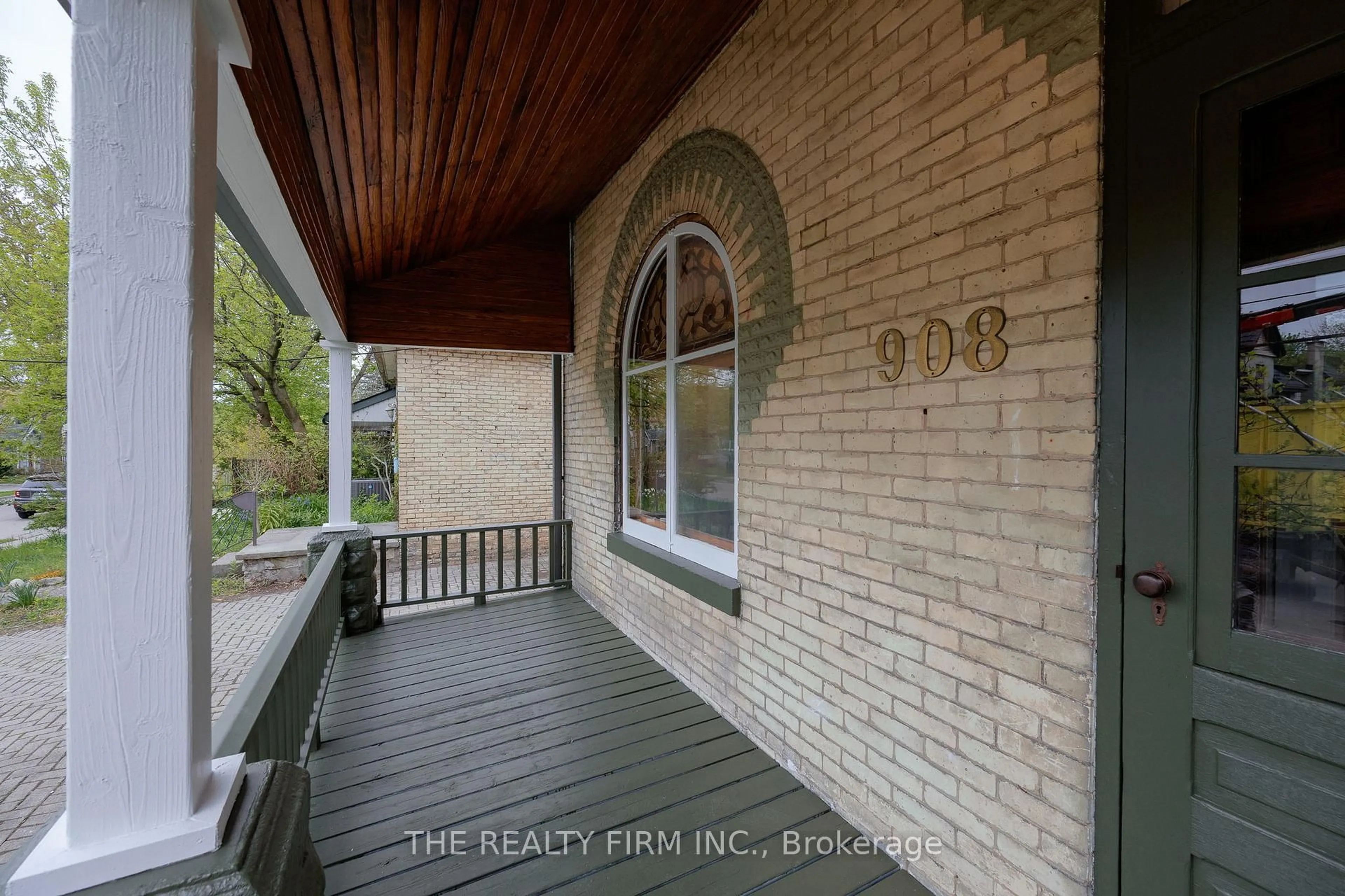 Unknown for 908 Dufferin Ave, London East Ontario N5W 3K2