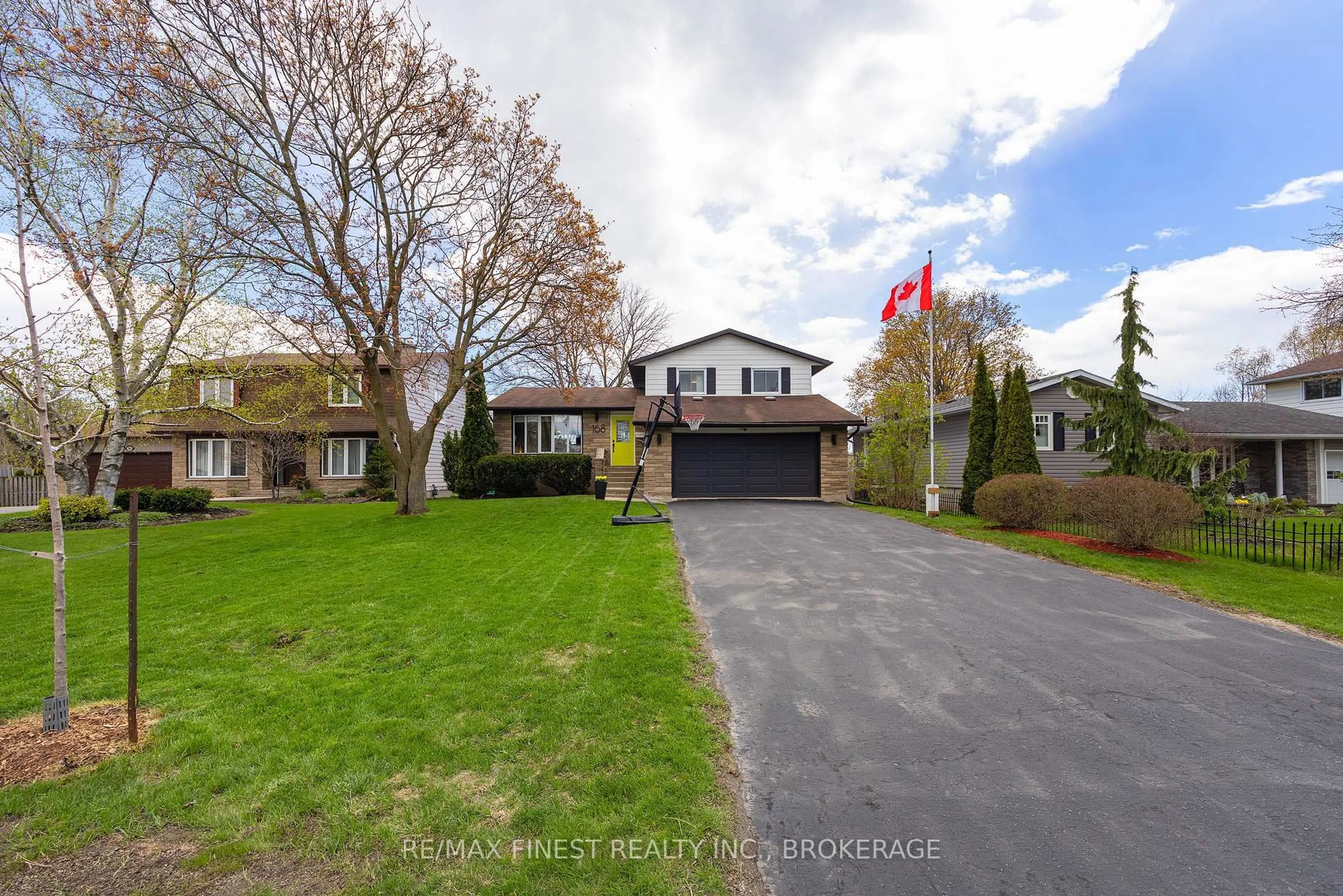 A pic from outside/outdoor area/front of a property/back of a property/a pic from drone, street for 168 Inverness Cres, Kingston Ontario K7M 6N7