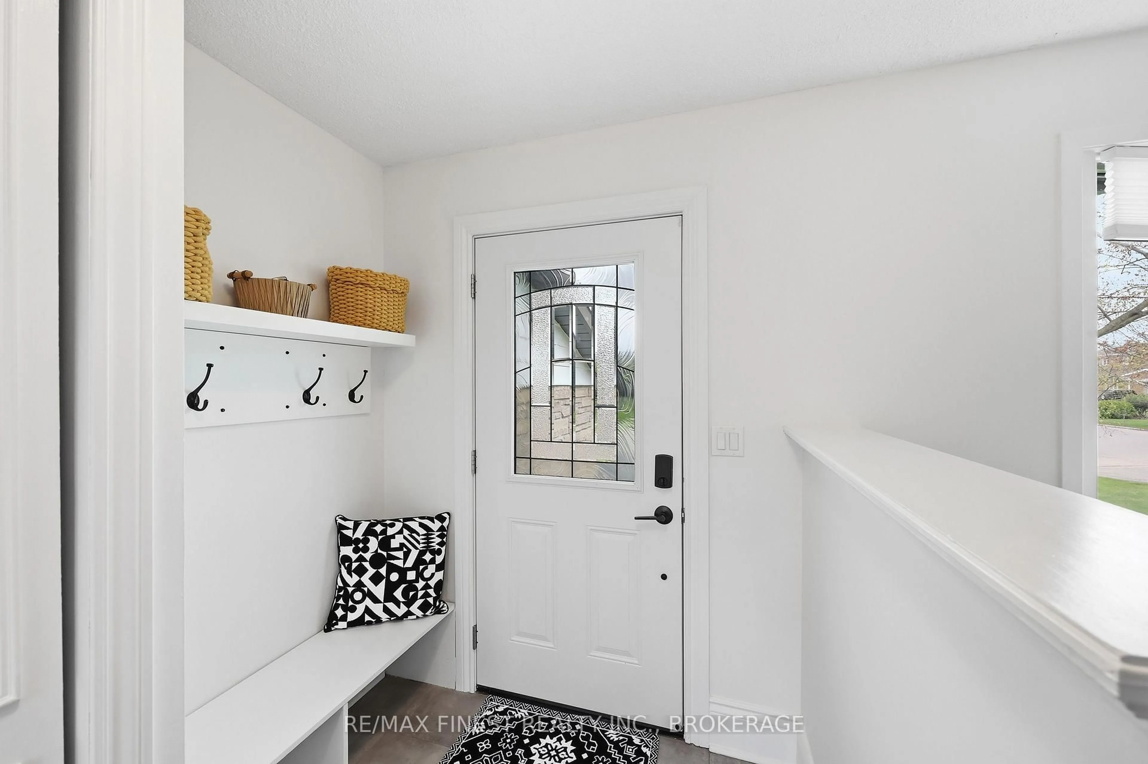 Indoor entryway for 168 Inverness Cres, Kingston Ontario K7M 6N7