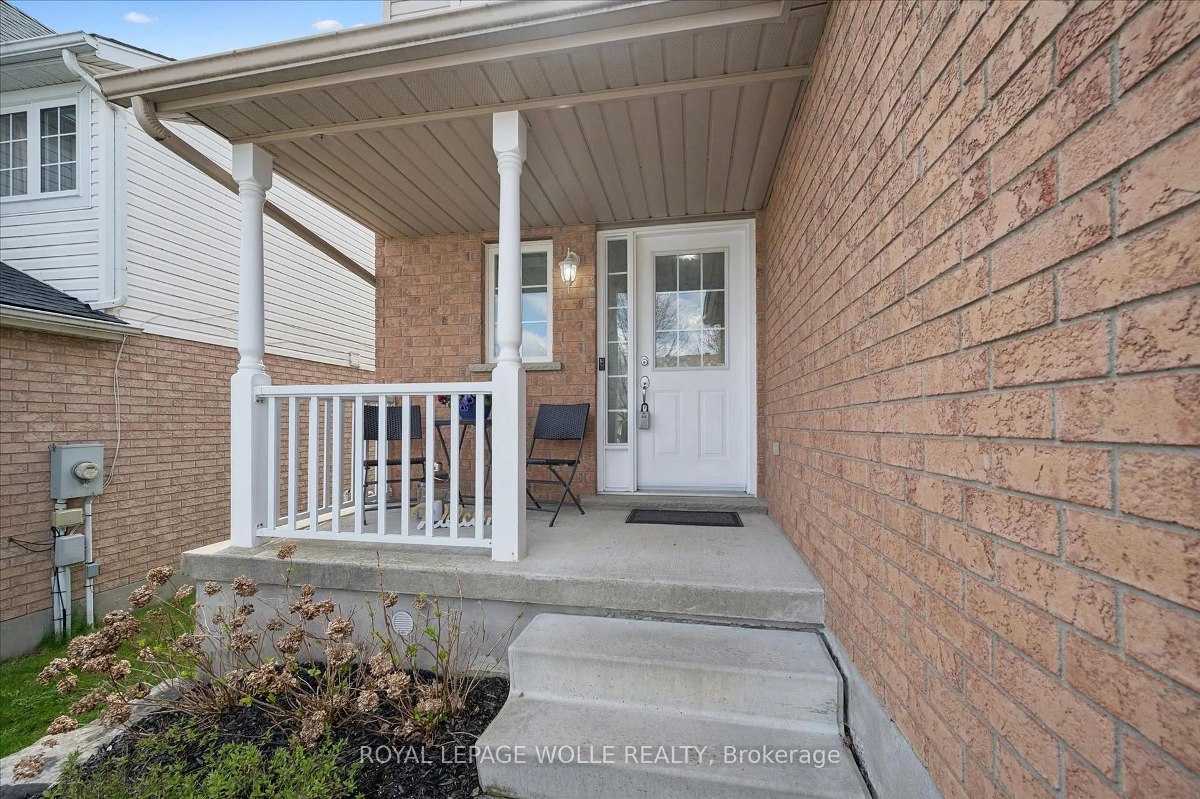 Indoor entryway for 31 Tisdale Crt, Kitchener Ontario N2A 4H5