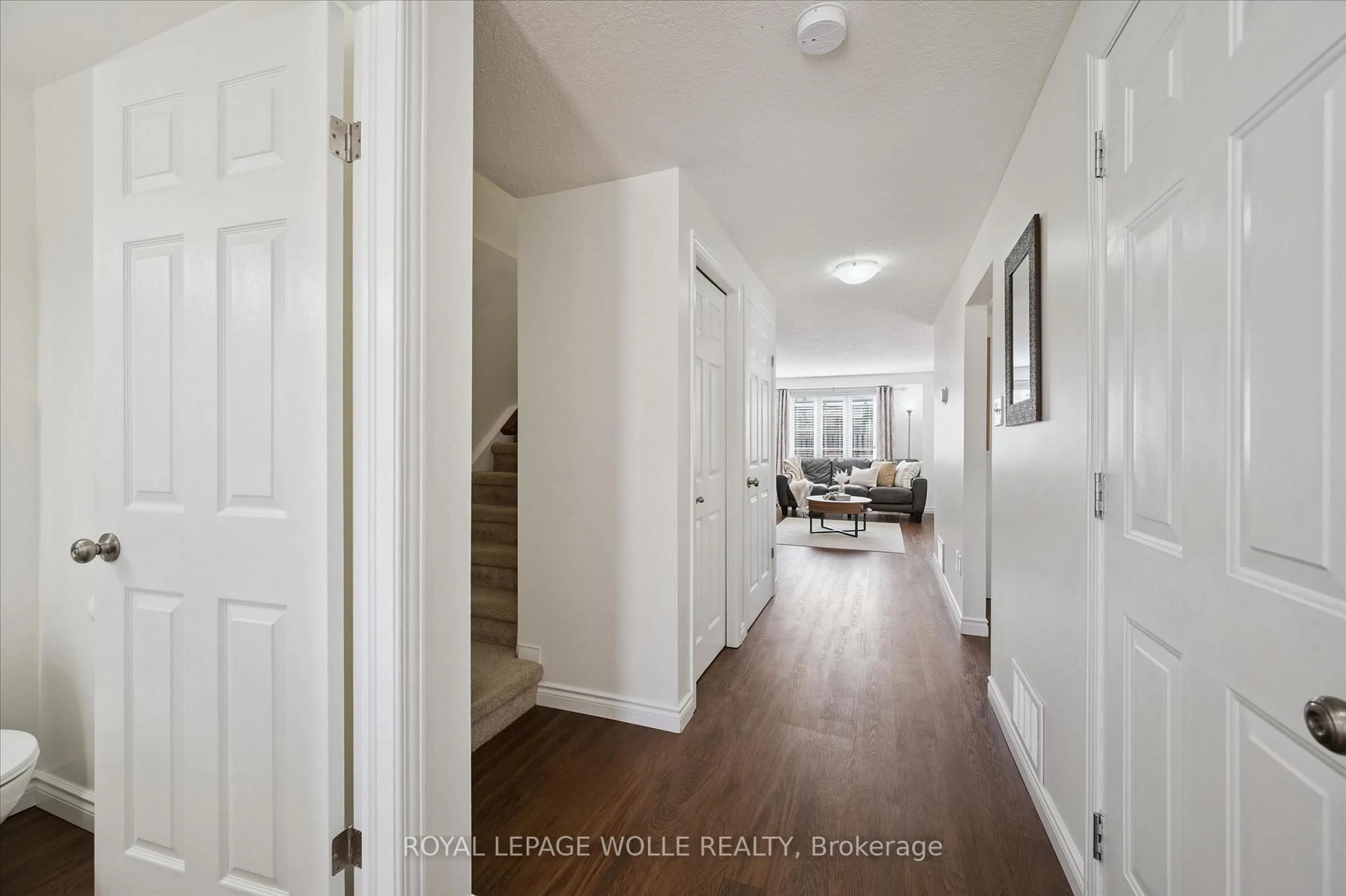 Indoor entryway for 31 Tisdale Crt, Kitchener Ontario N2A 4H5