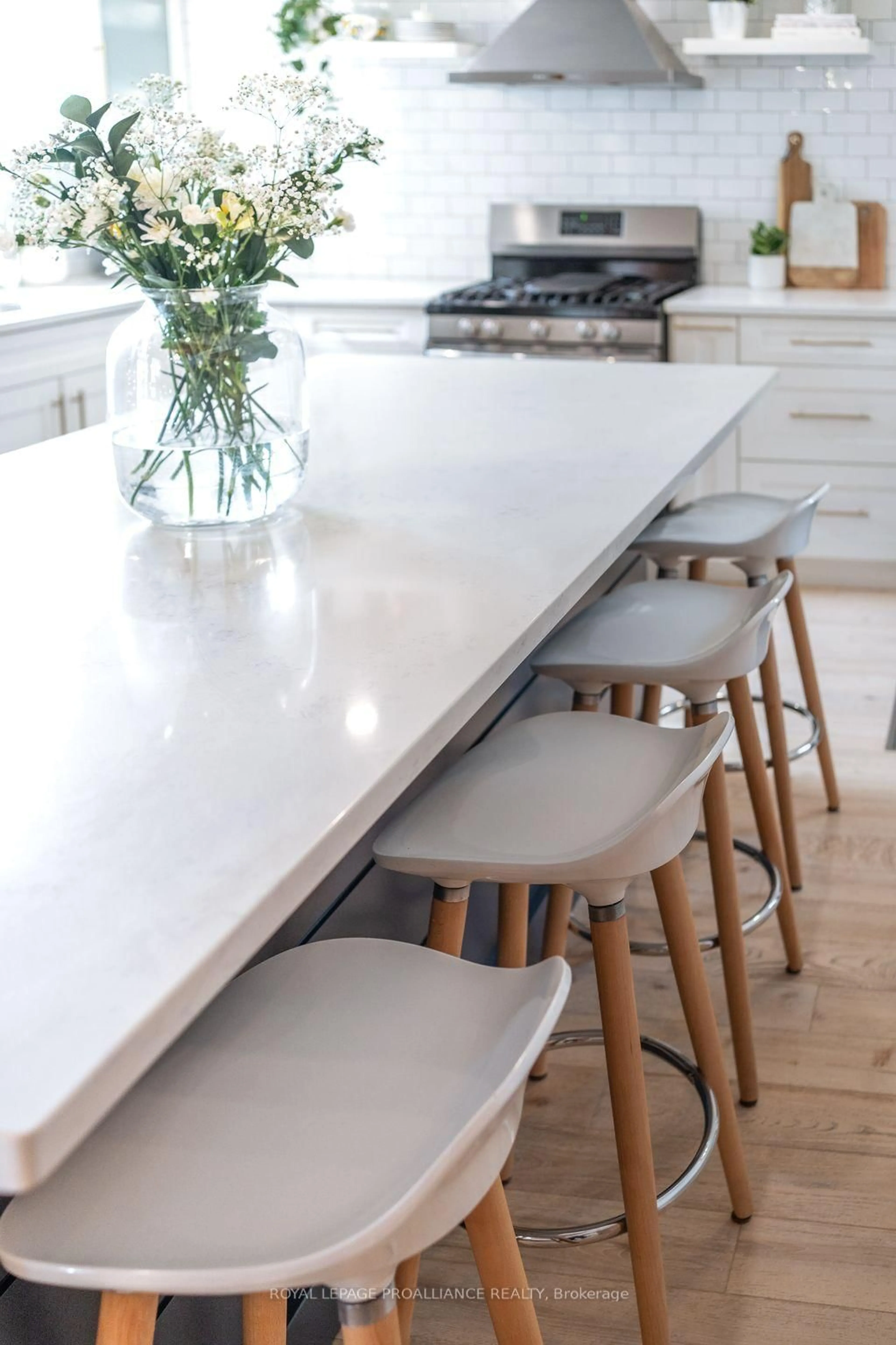 Contemporary kitchen, unknown for 90 Cosy Cove Lane, Tweed Ontario K0K 3J0