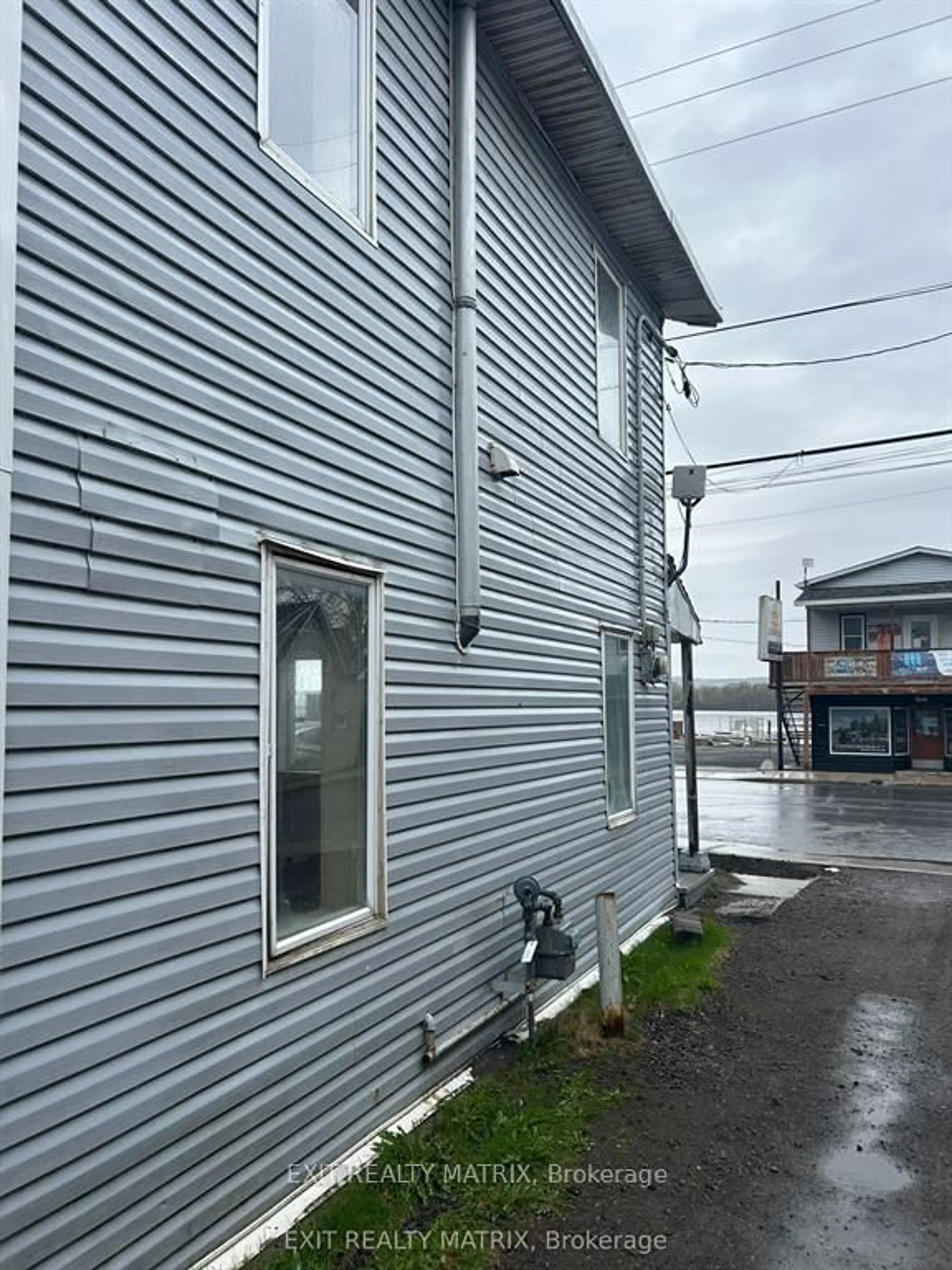 Unknown for 972 Main St, Hawkesbury Ontario K6A 1B7