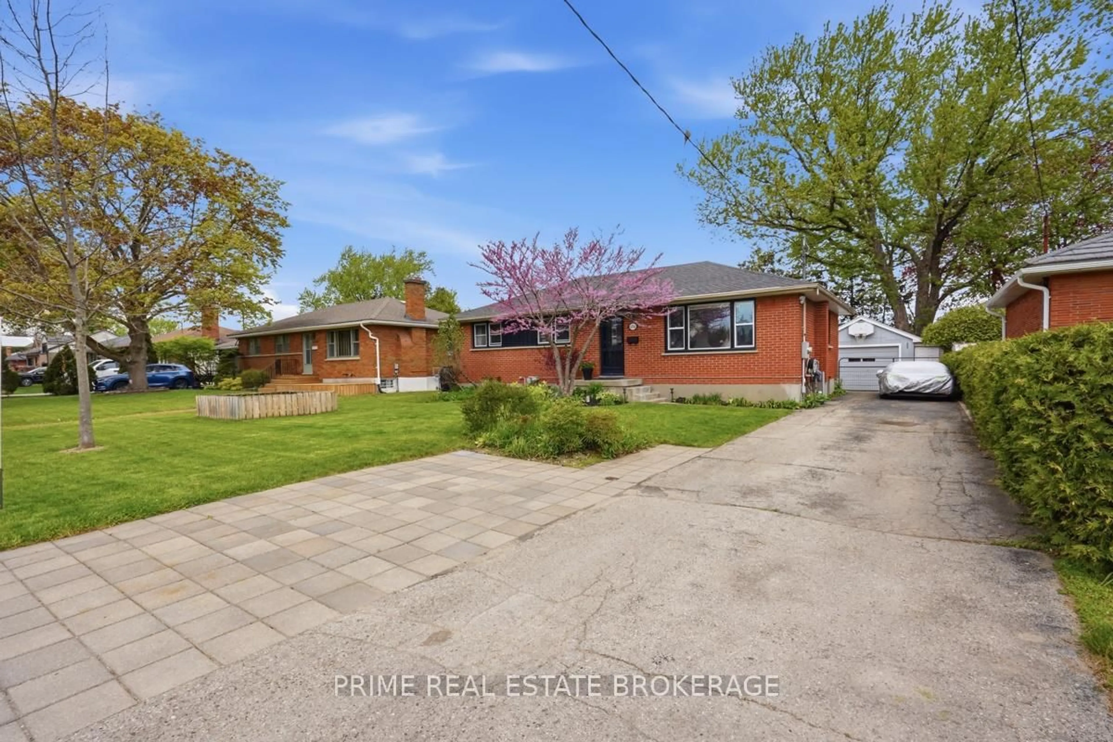 A pic from outside/outdoor area/front of a property/back of a property/a pic from drone, street for 6734 Beattie St, London South Ontario N6P 1A7
