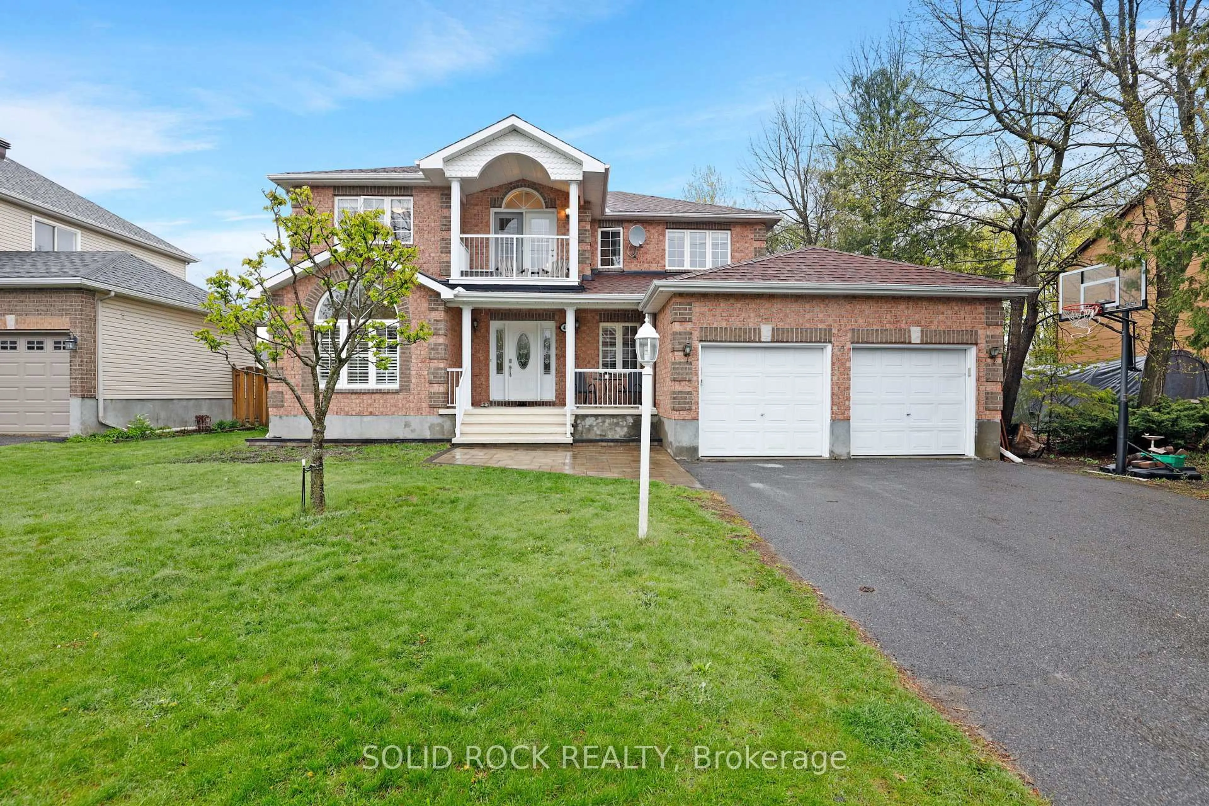 A pic from outside/outdoor area/front of a property/back of a property/a pic from drone, street for 45 Basswood Ave, Stittsville Ontario K2S 1X3