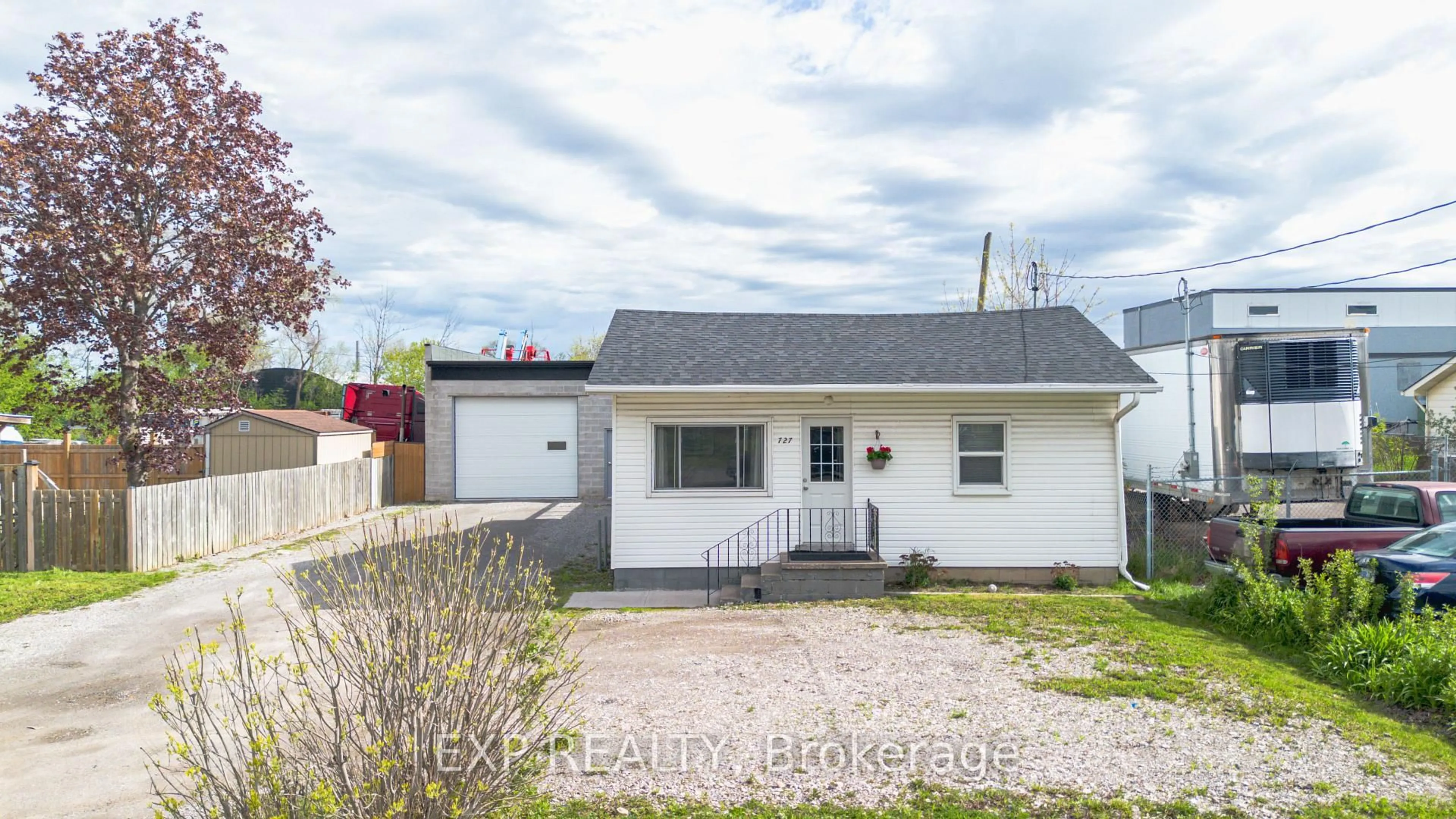 Unknown for 727 Barton St, Hamilton Ontario L8E 5L7